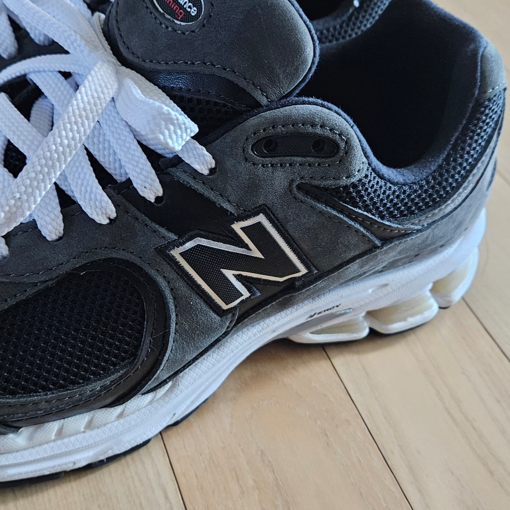 New Balance 2002R Black 착용 스타일 - 4