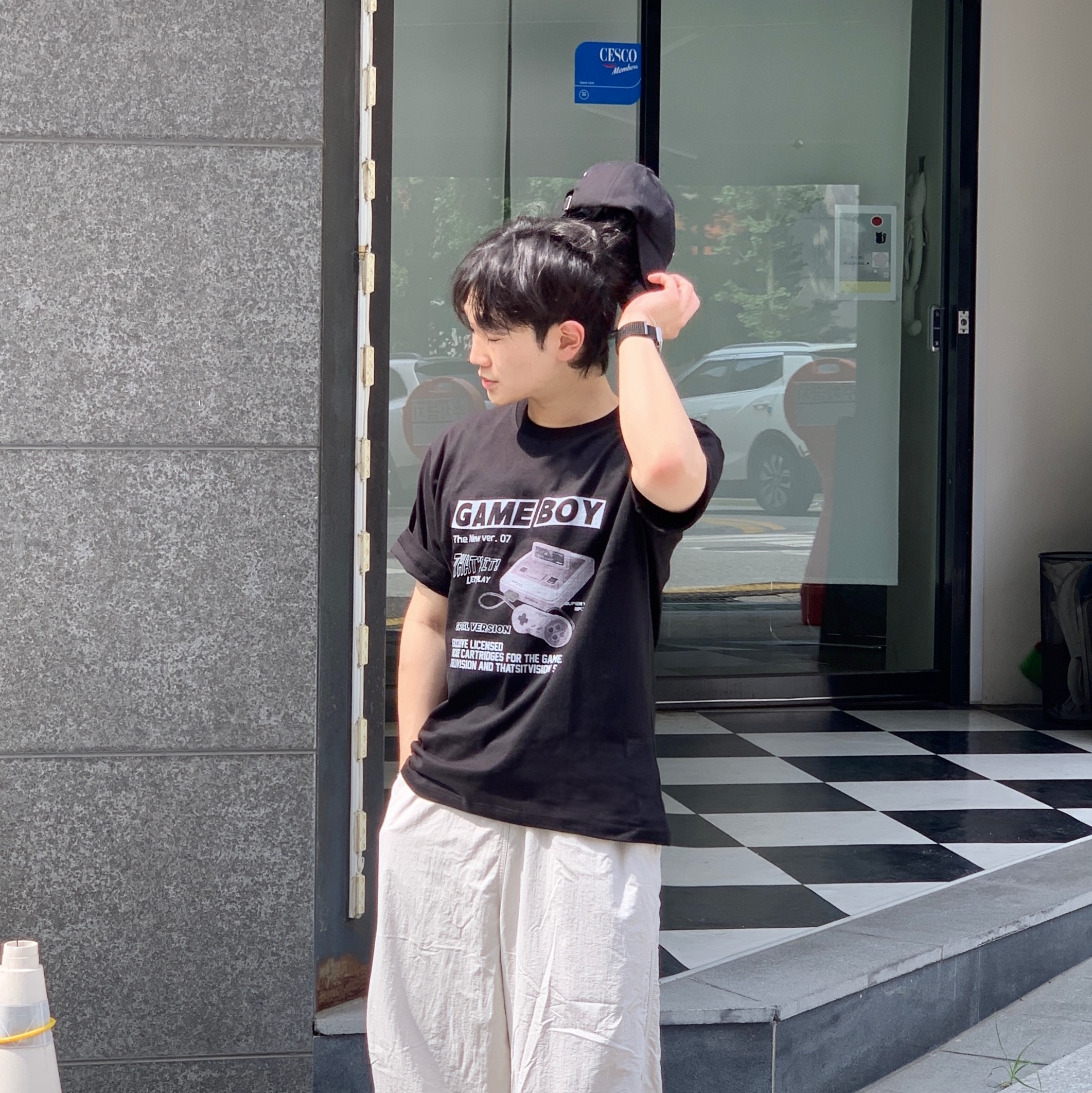 Adidas Ozweego Core Black 착용 스타일 - 2