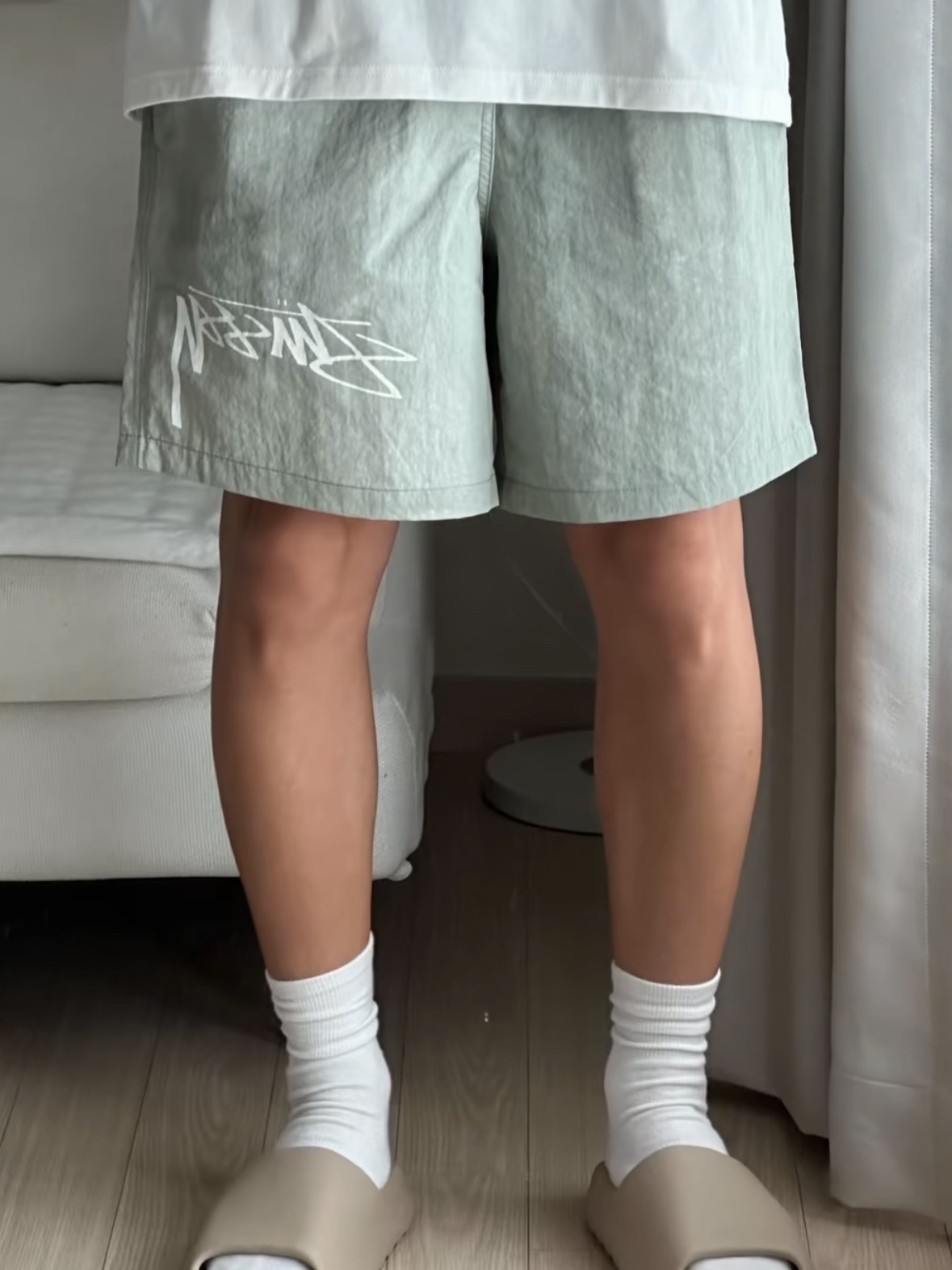 Stussy Wave Dye Nylon Shorts Sage 착용 스타일 - 4