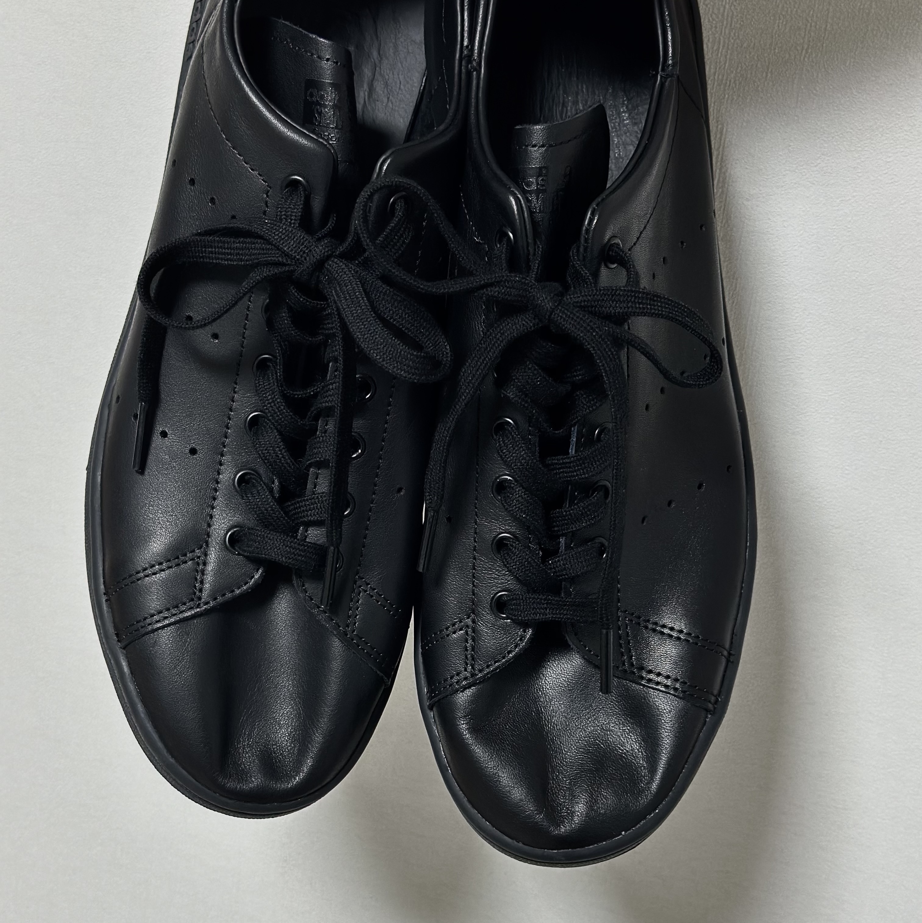 Adidas Stan Smith Decon Core Black 착용 스타일 - 2
