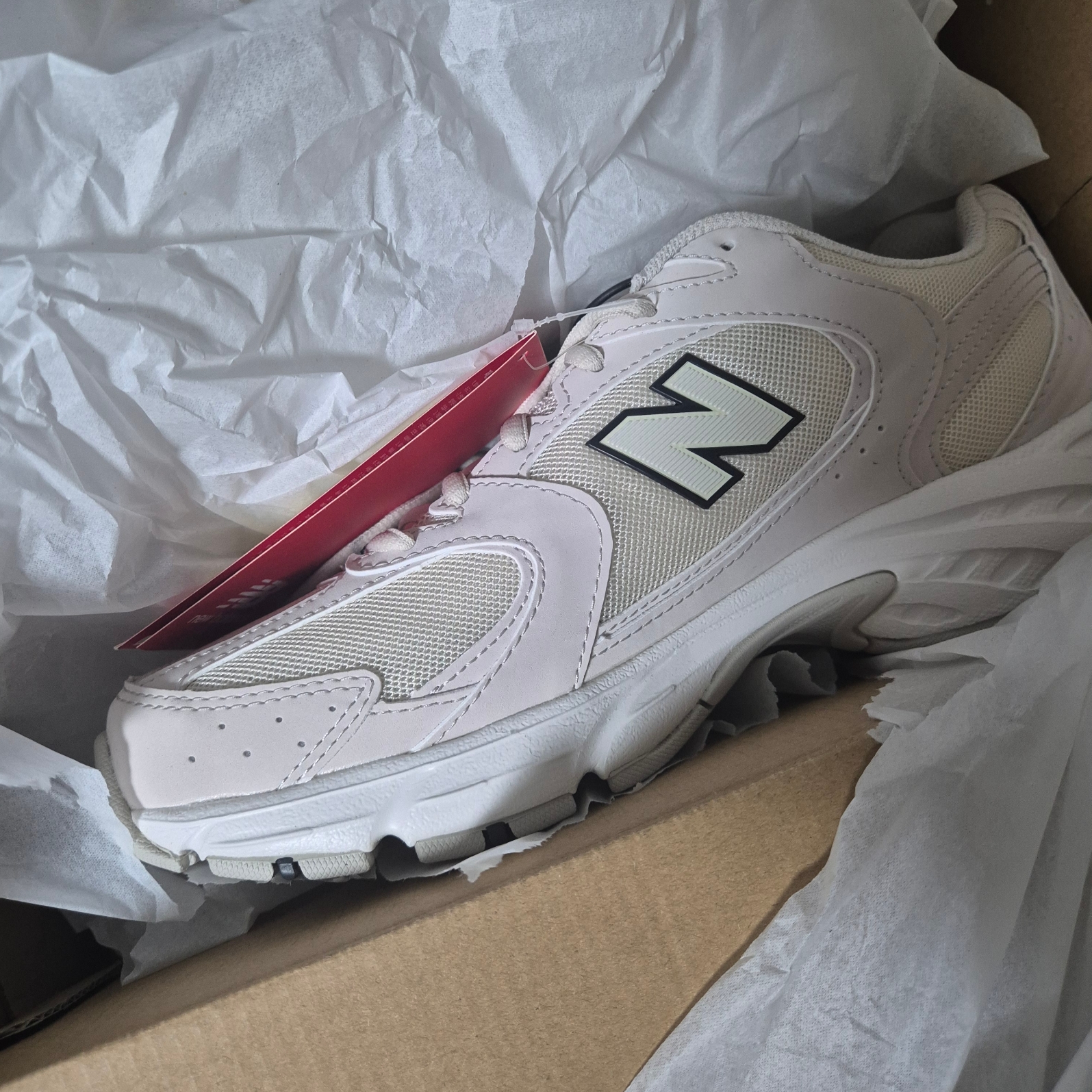 New Balance 530 Ivory 착용 스타일