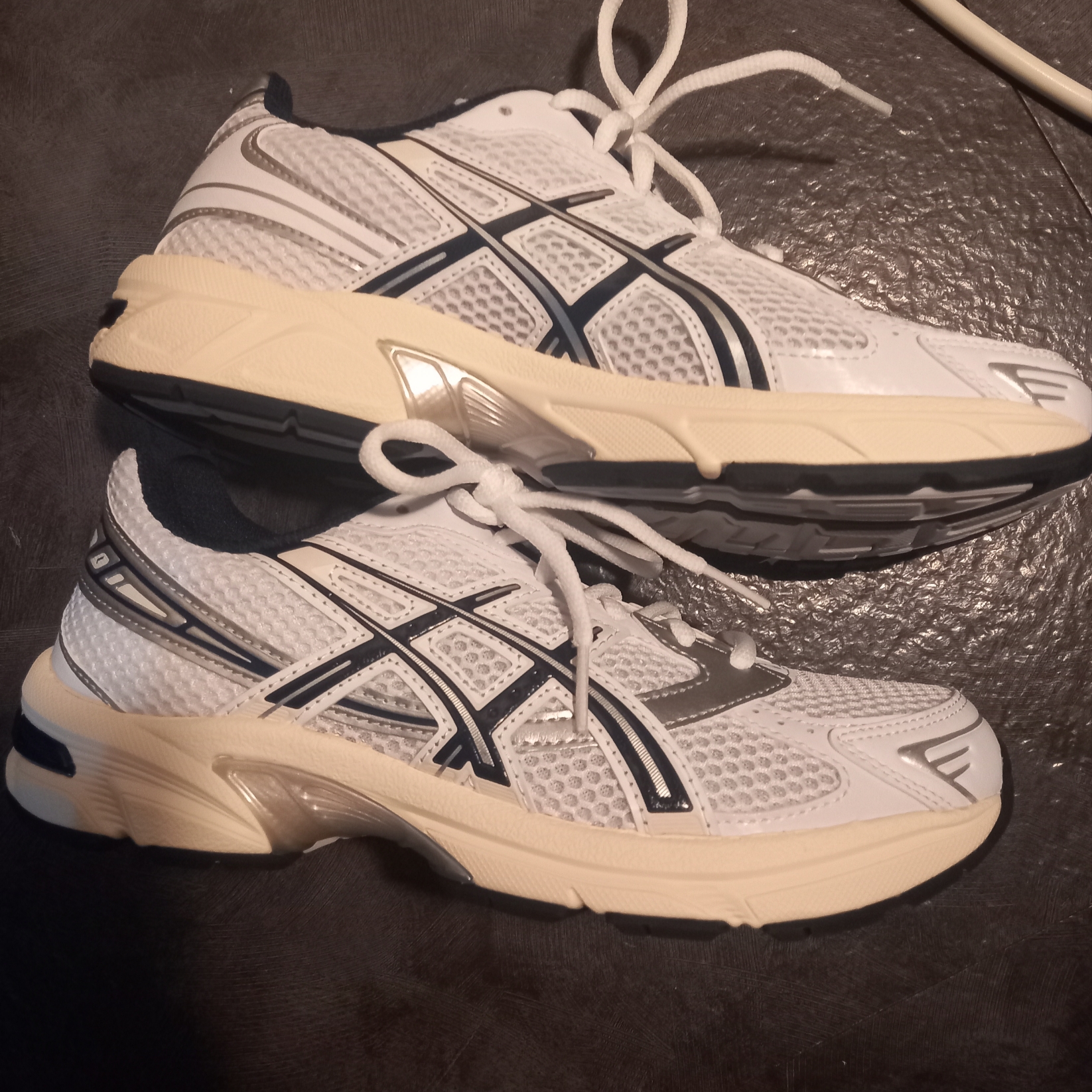 (W) Asics Gel-1130 White Midnight 착용 스타일