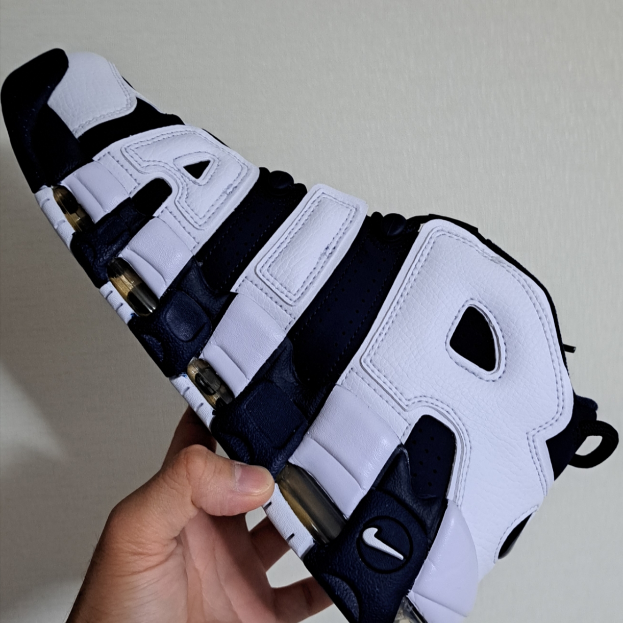 Nike x Supreme SB Darwin Low Black, Nike Air More Uptempo Olympic 2020 착용 스타일 - 2