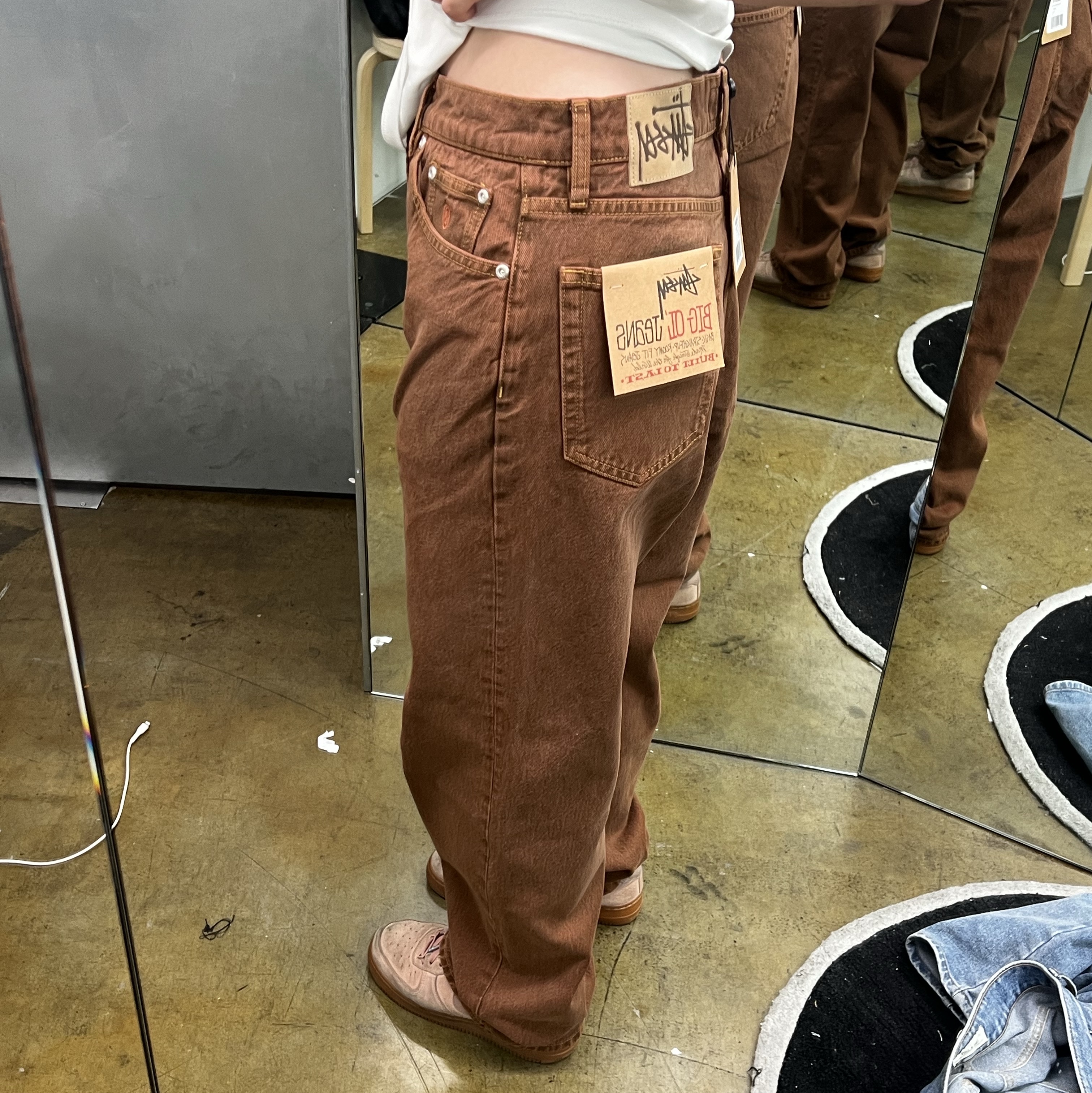Stussy Denim Big OL' Jean Washed Clay, (W) Nike Air Force 1 '07 Low SE Particle Pink Gum 착용 스타일