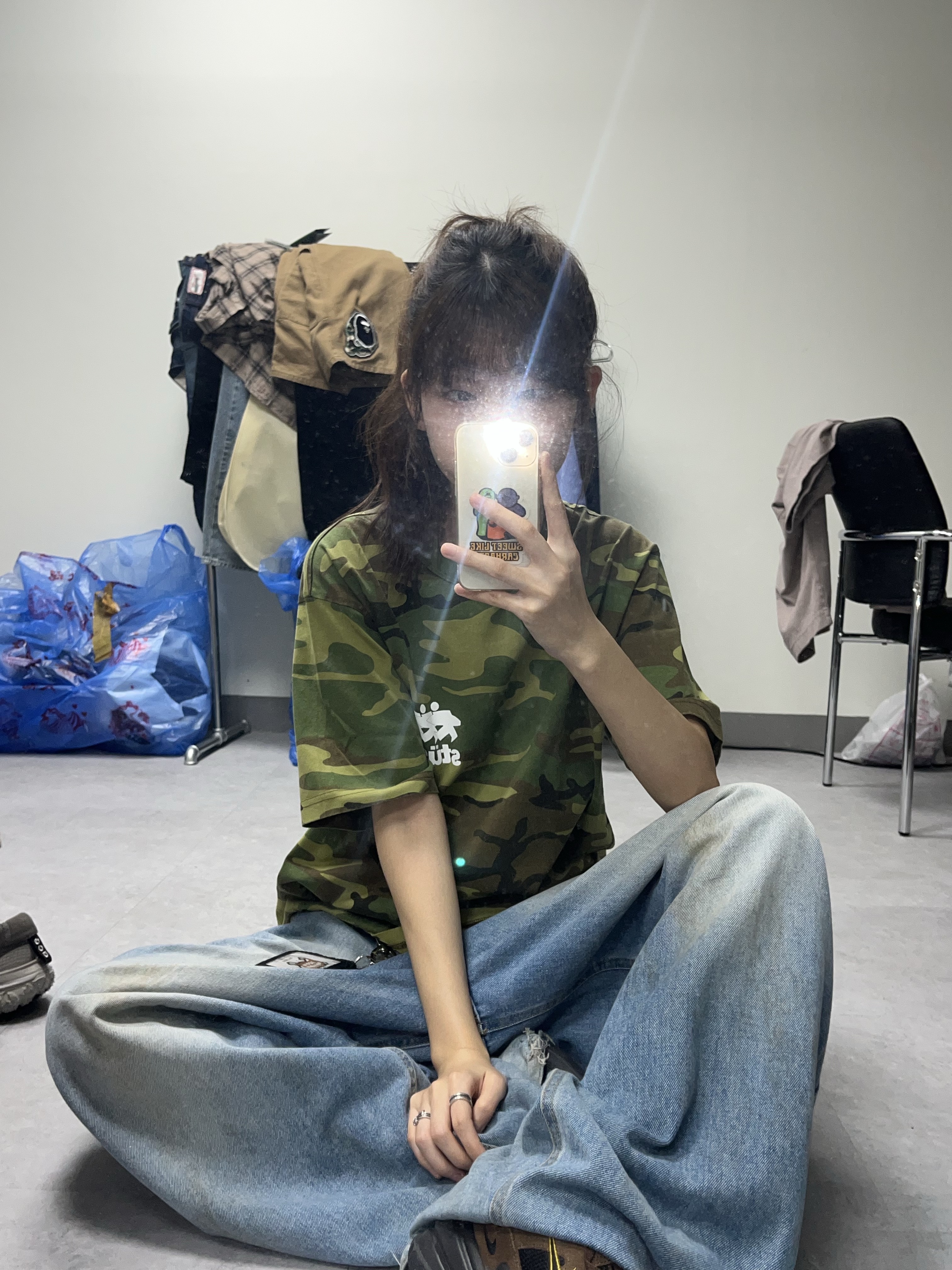 Stussy Surfwalk T-Shirt Camo, Nike Tech Hera Cacao Wow Bronzine 착용 스타일 - 3