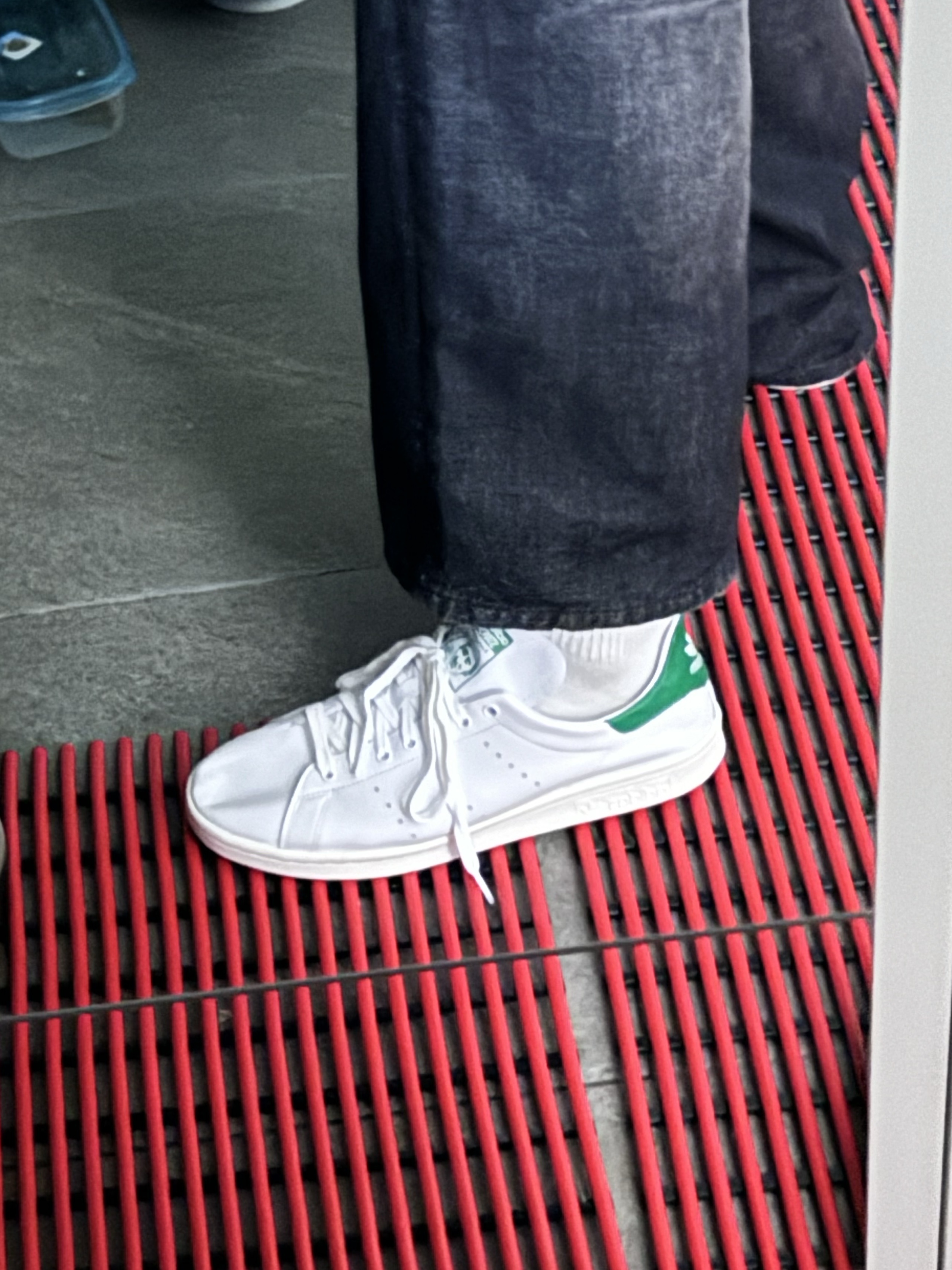 Adidas Stan Smith Decon Cloud White Green 착용 스타일 - 1