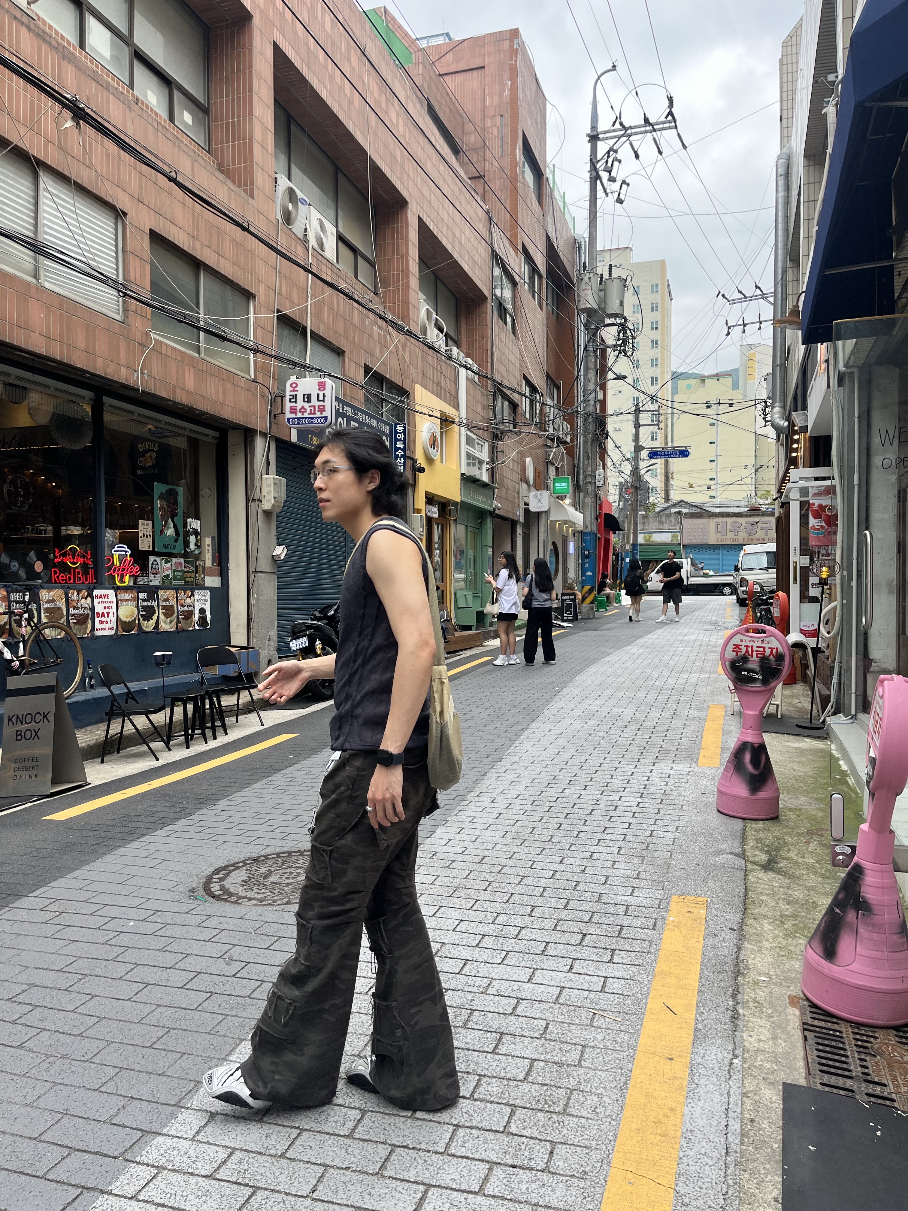 Balenciaga Tyrex Sneakers Black Grey 착용 스타일 - 5