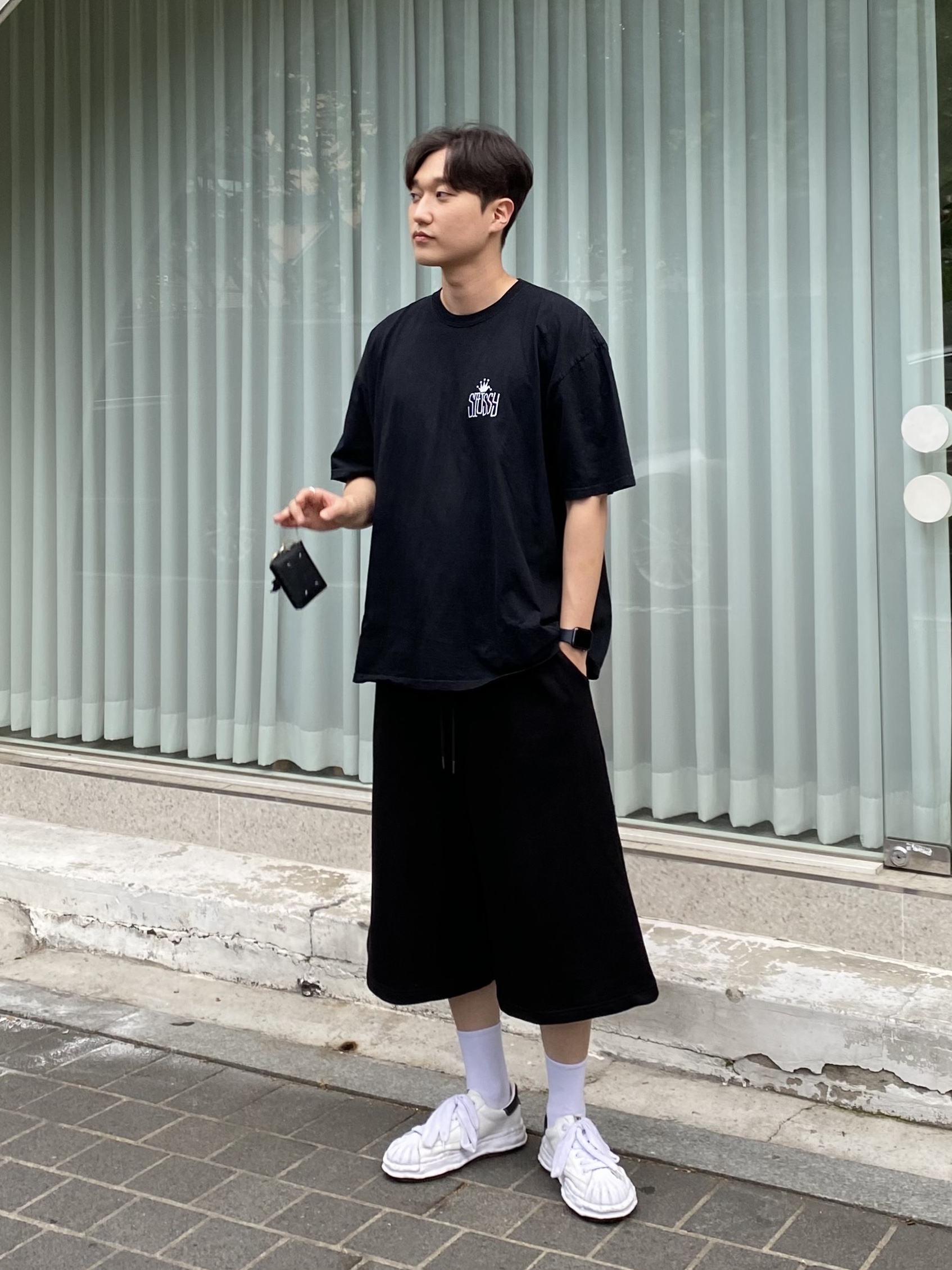 Stussy Crown International Pigment Dyed T-Shirt Black, Maison Mihara Yasuhiro Blakey OG Sole Canvas Low-top Sneakers White 착용 스타일 - 2
