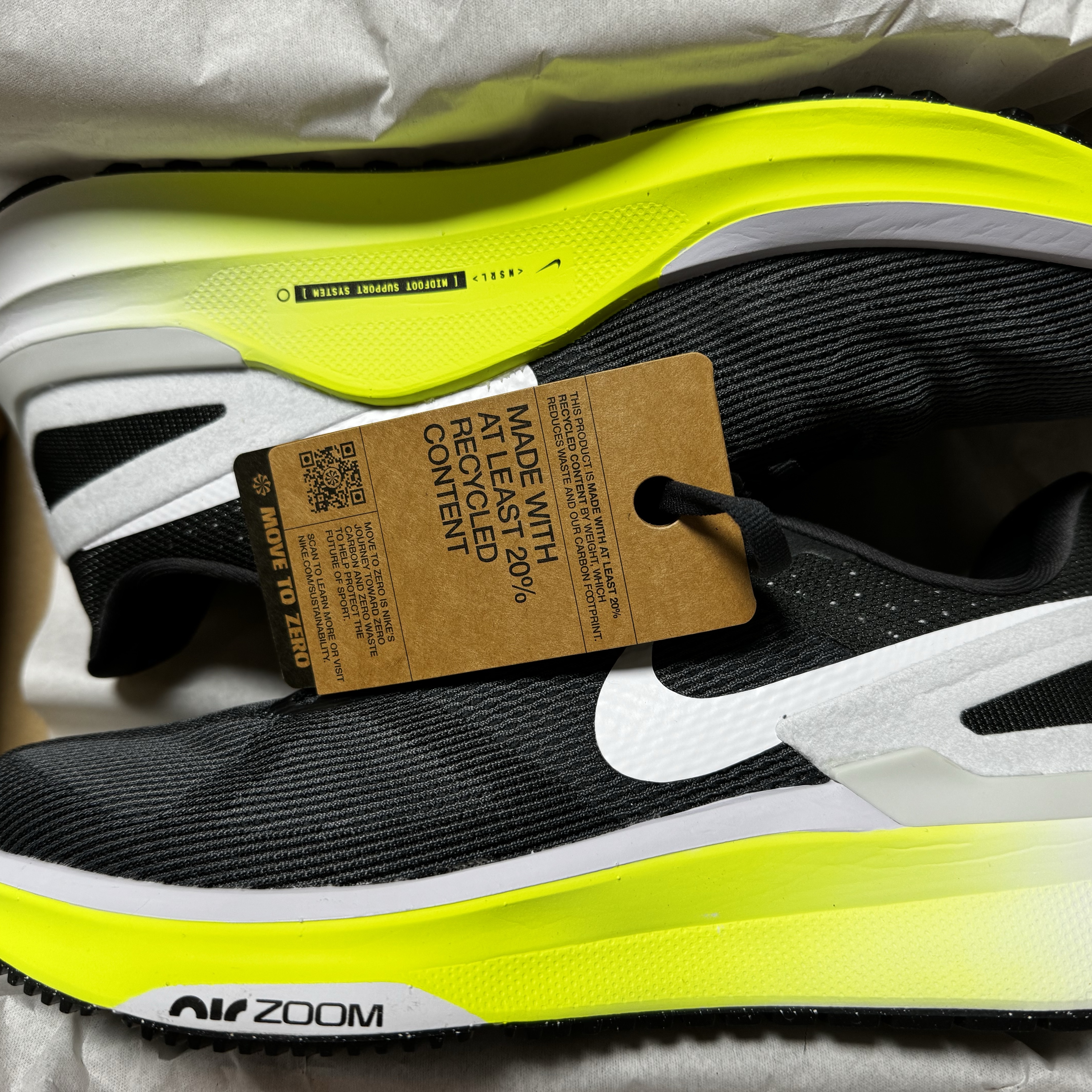 Nike Structure 25 Anthracite Volt 착용 스타일 - 2