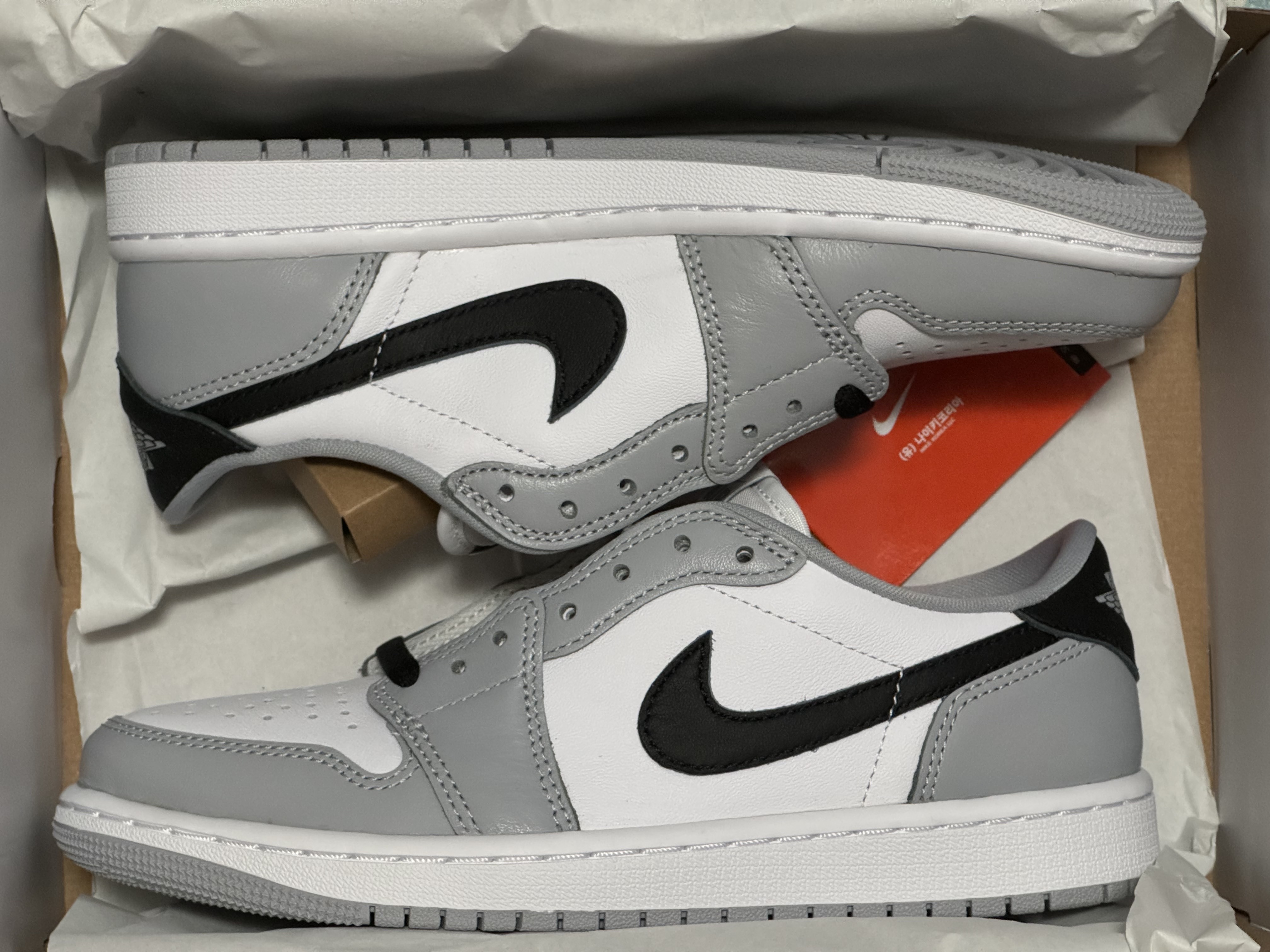 Jordan 1 Retro Low OG Wolf Grey and White 착용 스타일