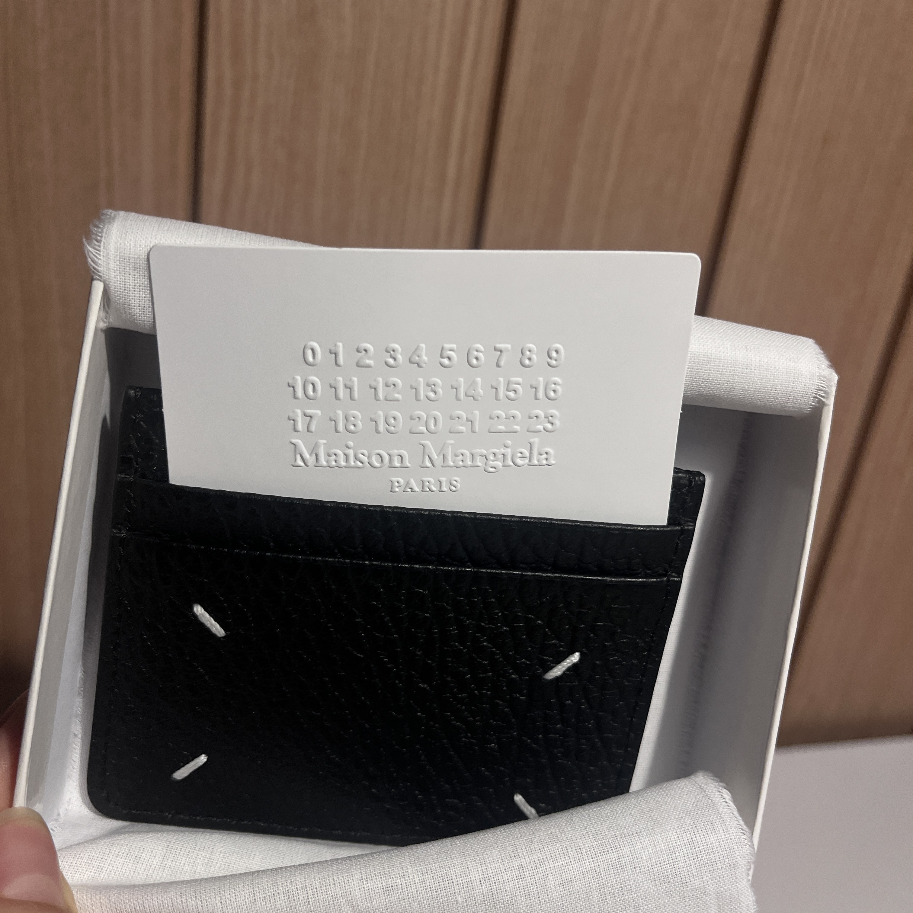 Maison Margiela Stitch Card Holder Black 착용 스타일
