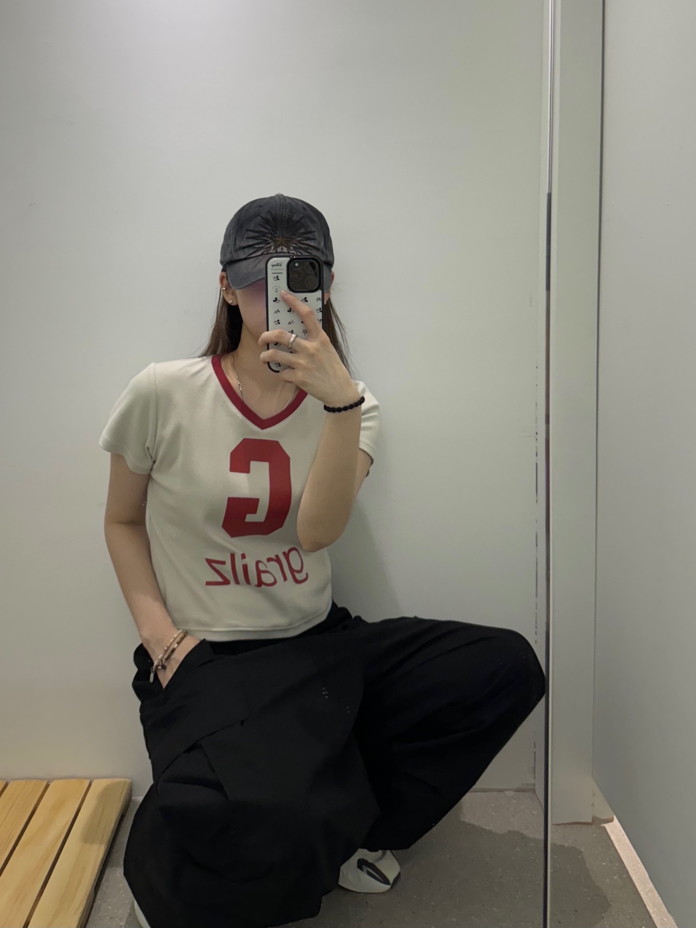 Supreme Terry Mesh Back 5-Panel Black - 24SS, Adidas Yeezy Boost 700 MNVN Analog 착용 스타일 - 3
