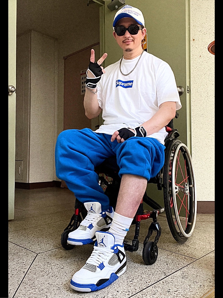 Jordan 4 Retro Motorsports 2017, Supreme Seoul Box Logo T-Shirt White - 23FW 착용 스타일 - 1