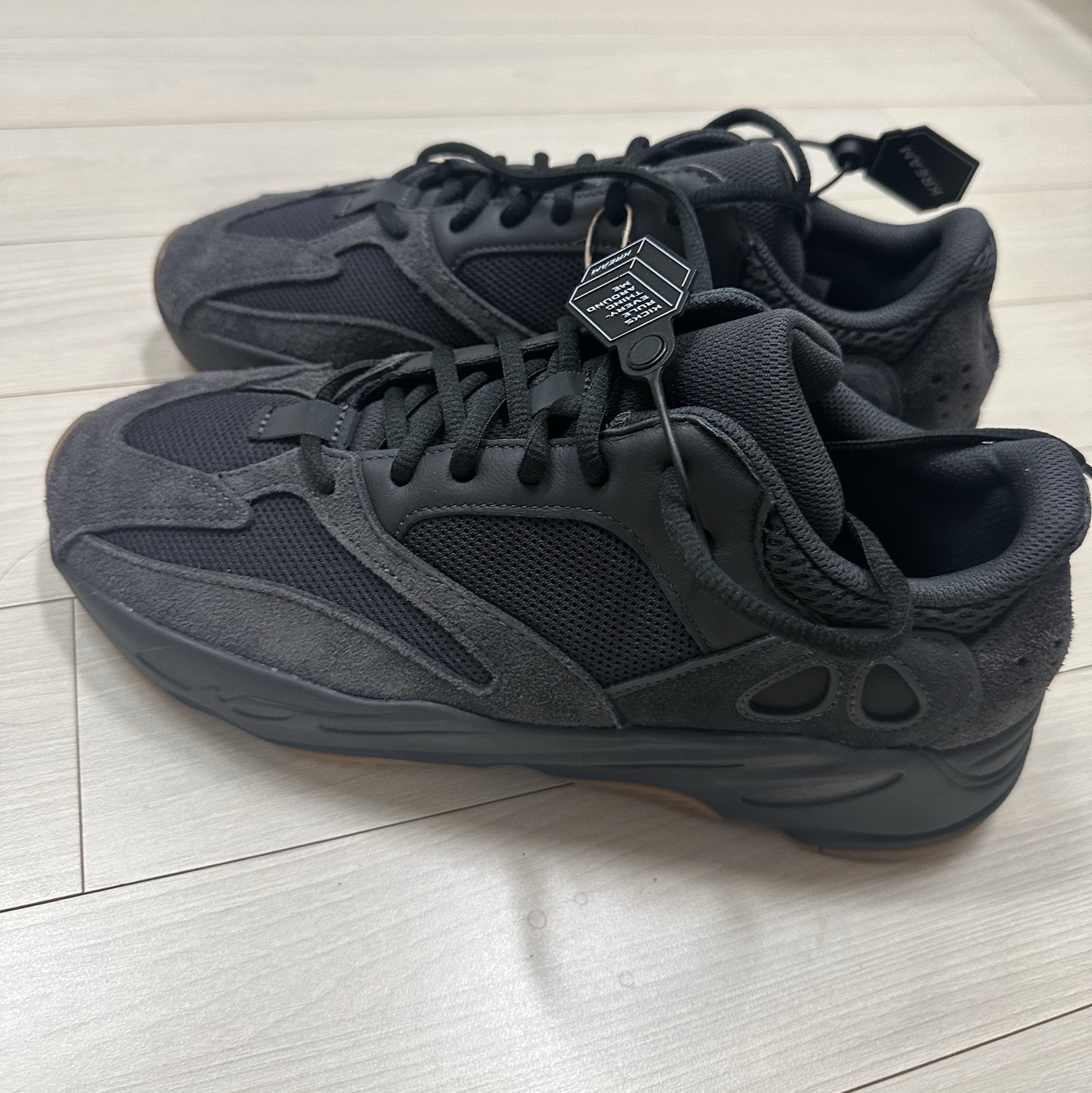 Adidas Yeezy Boost 700 Utility Black 2023 착용 스타일