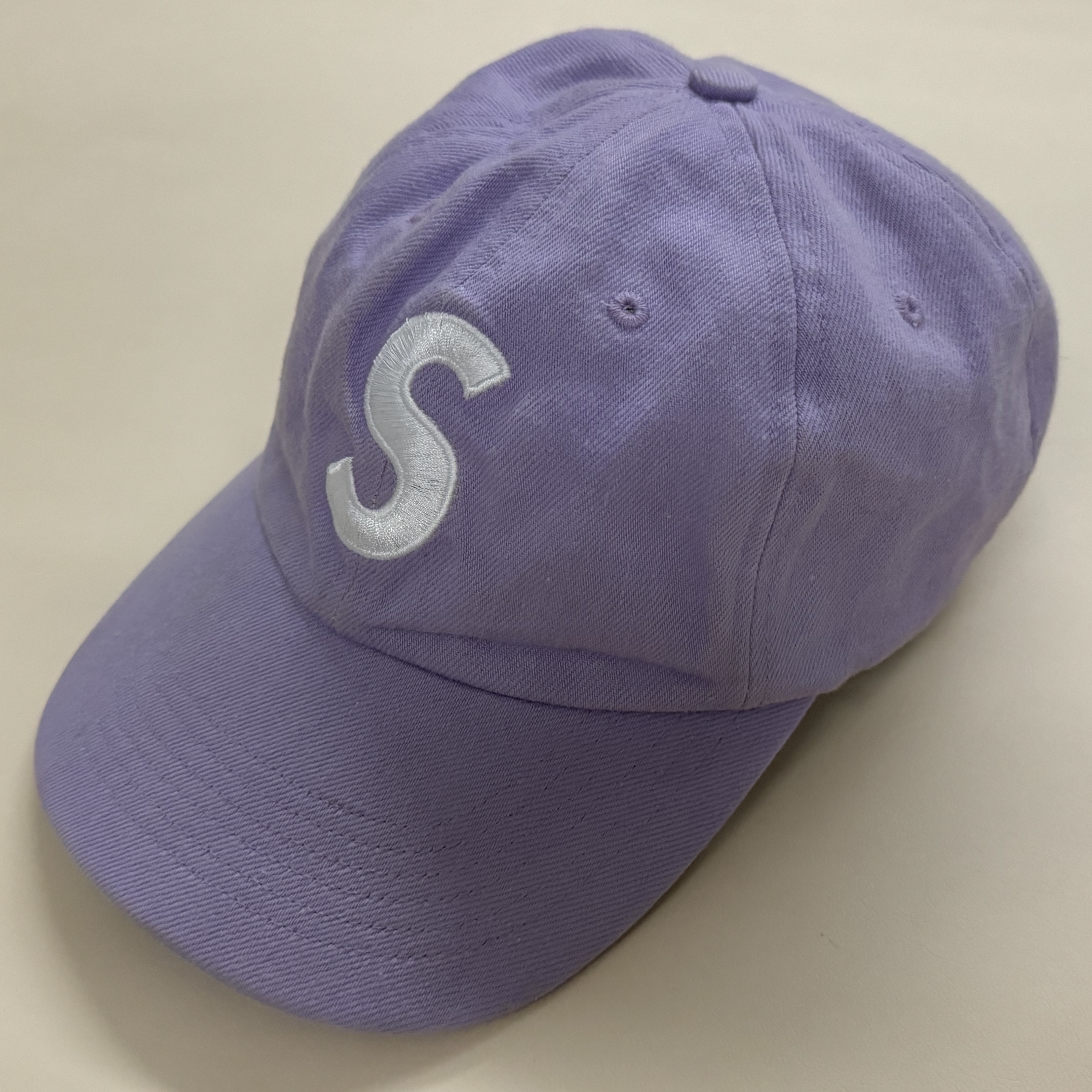 Supreme Kevlar Denim S Logo 6-Panel Light Purple - 22SS 착용 스타일 - 1
