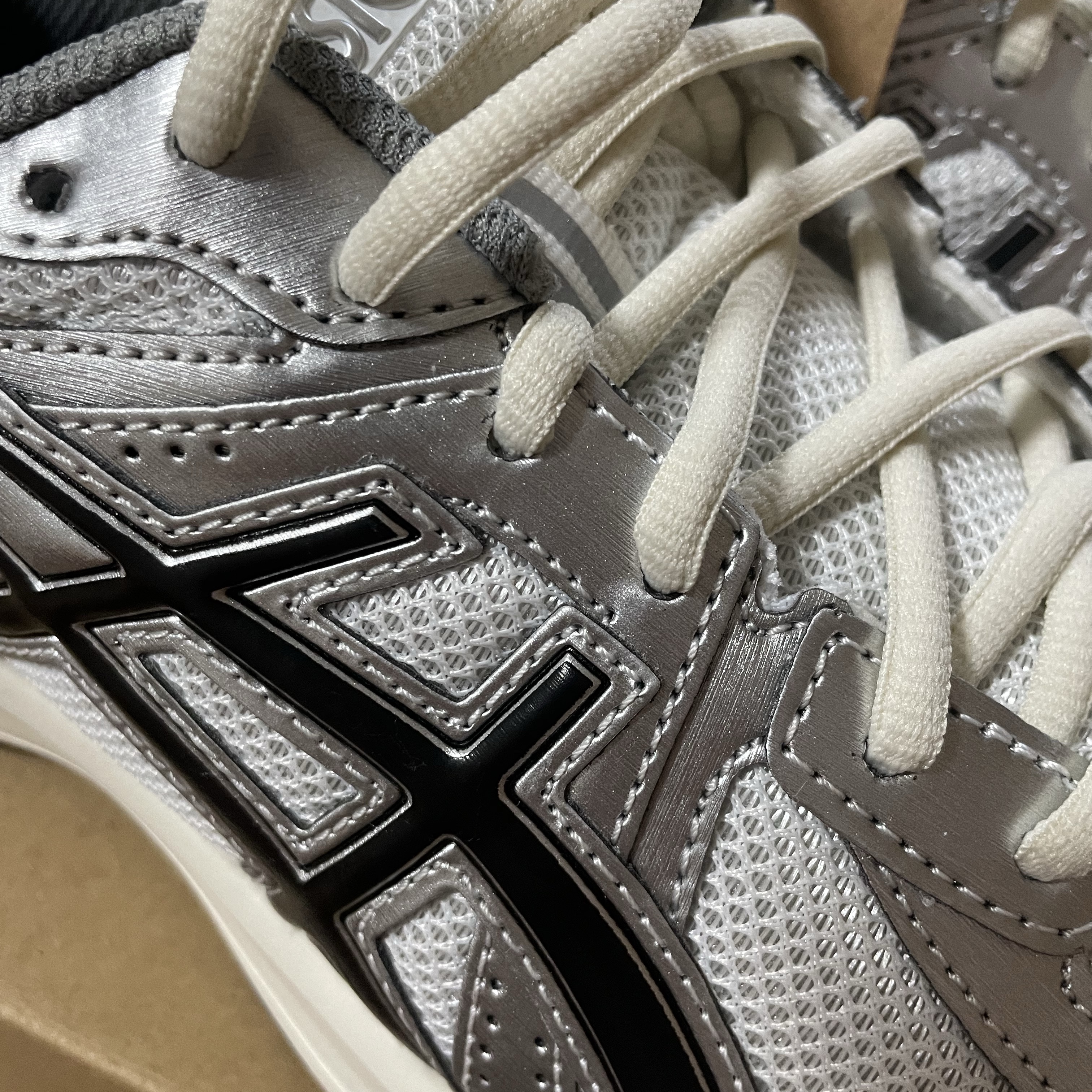 Asics Jog 100 S White Black - 2E Wide 착용 스타일