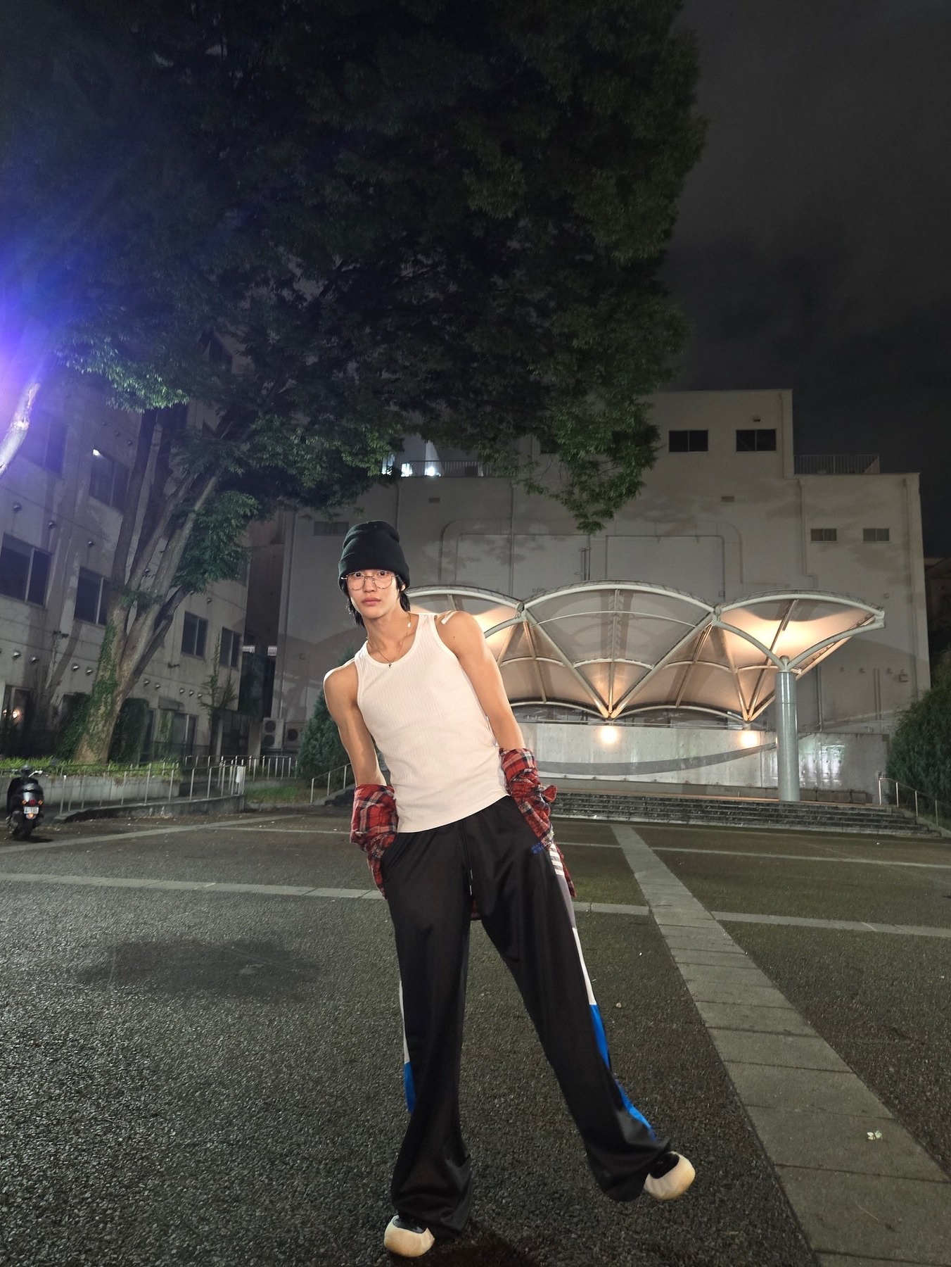 Gentle Monster Ep 02 Silver, Adidas Adicolor Cuff Knit Beanie Black 착용 스타일 - 2