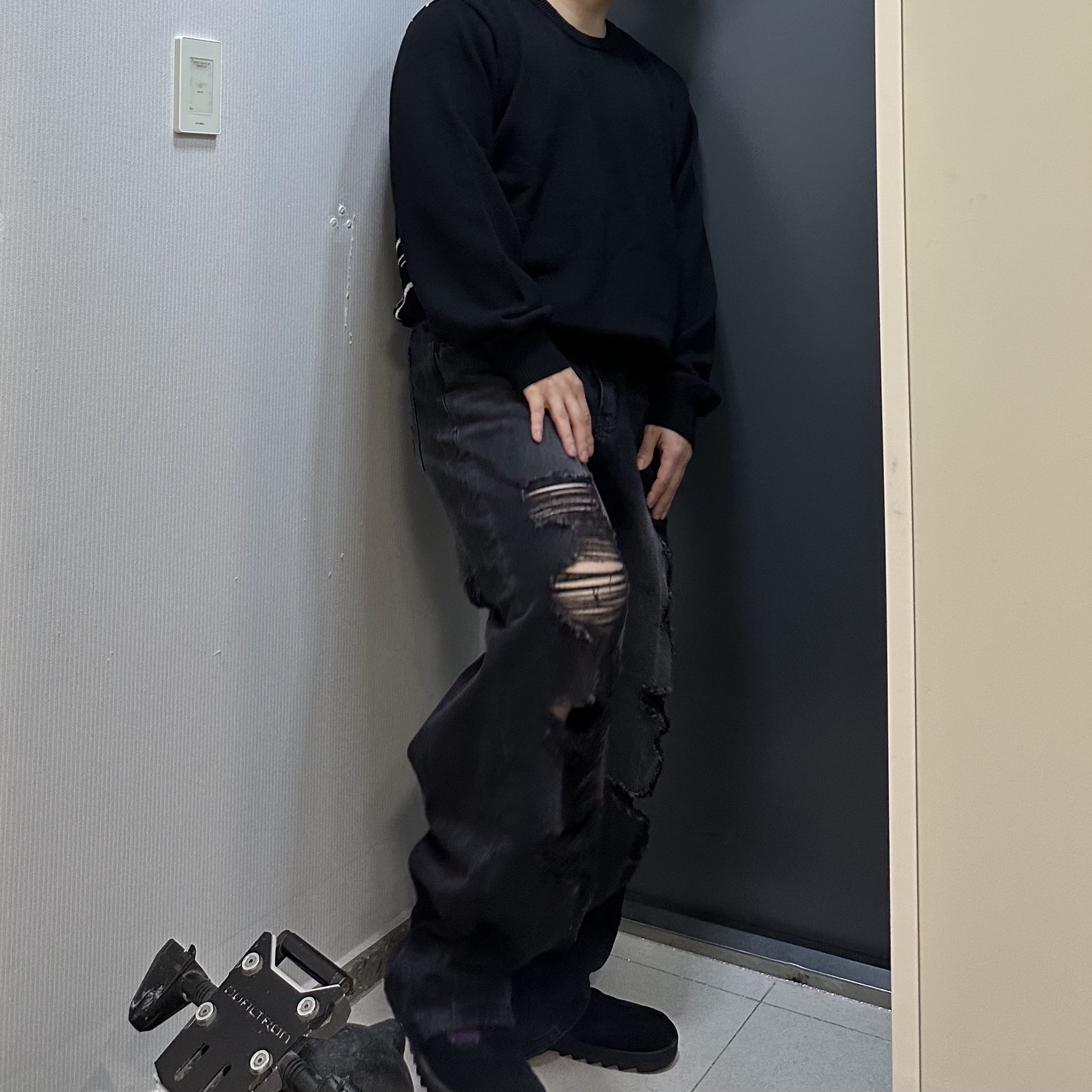 Stussy Laguna Icon Sweater Black, Reebok x Needles Beatnik Black 착용 스타일