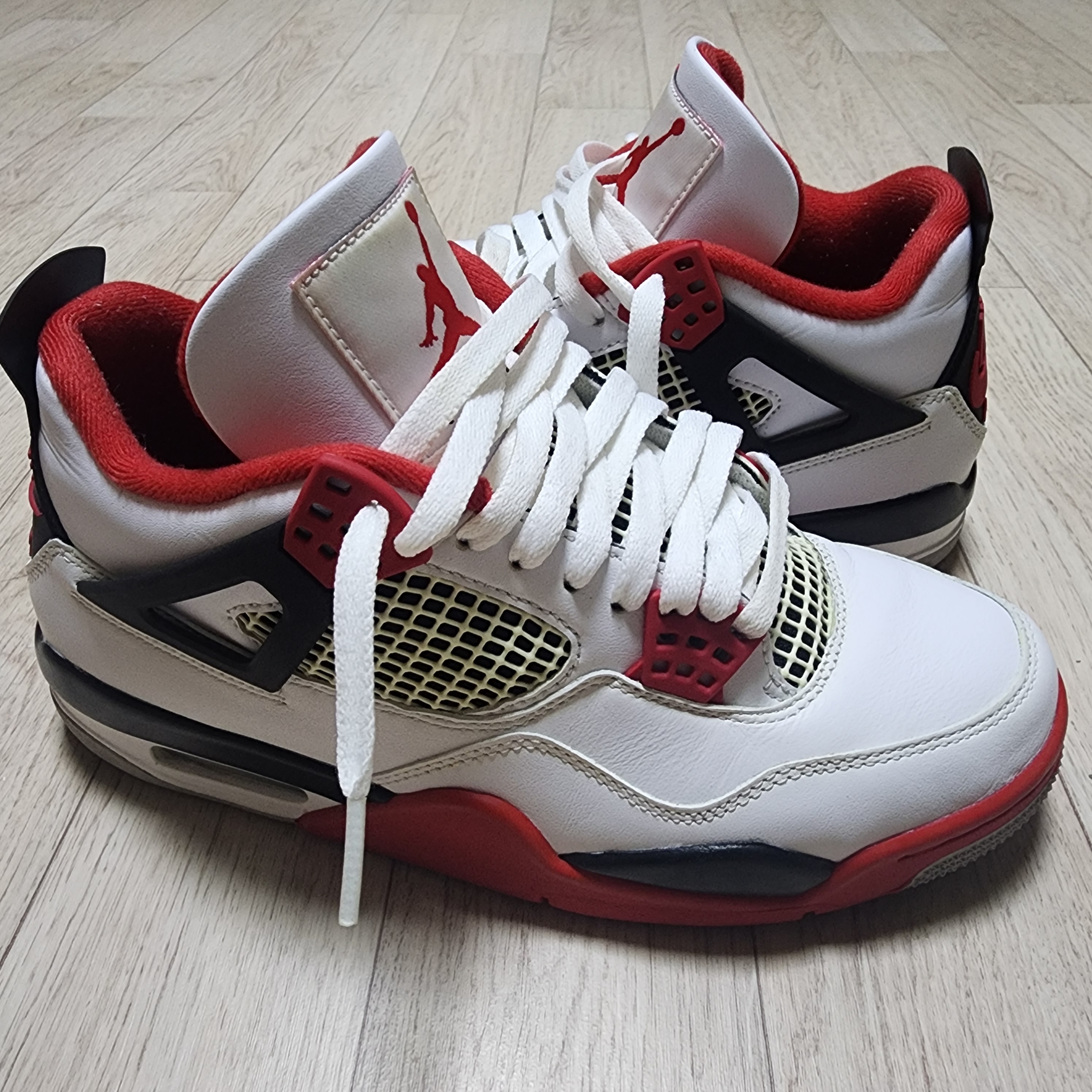 Jordan 4 Retro OG Fire Red 2020 착용 스타일