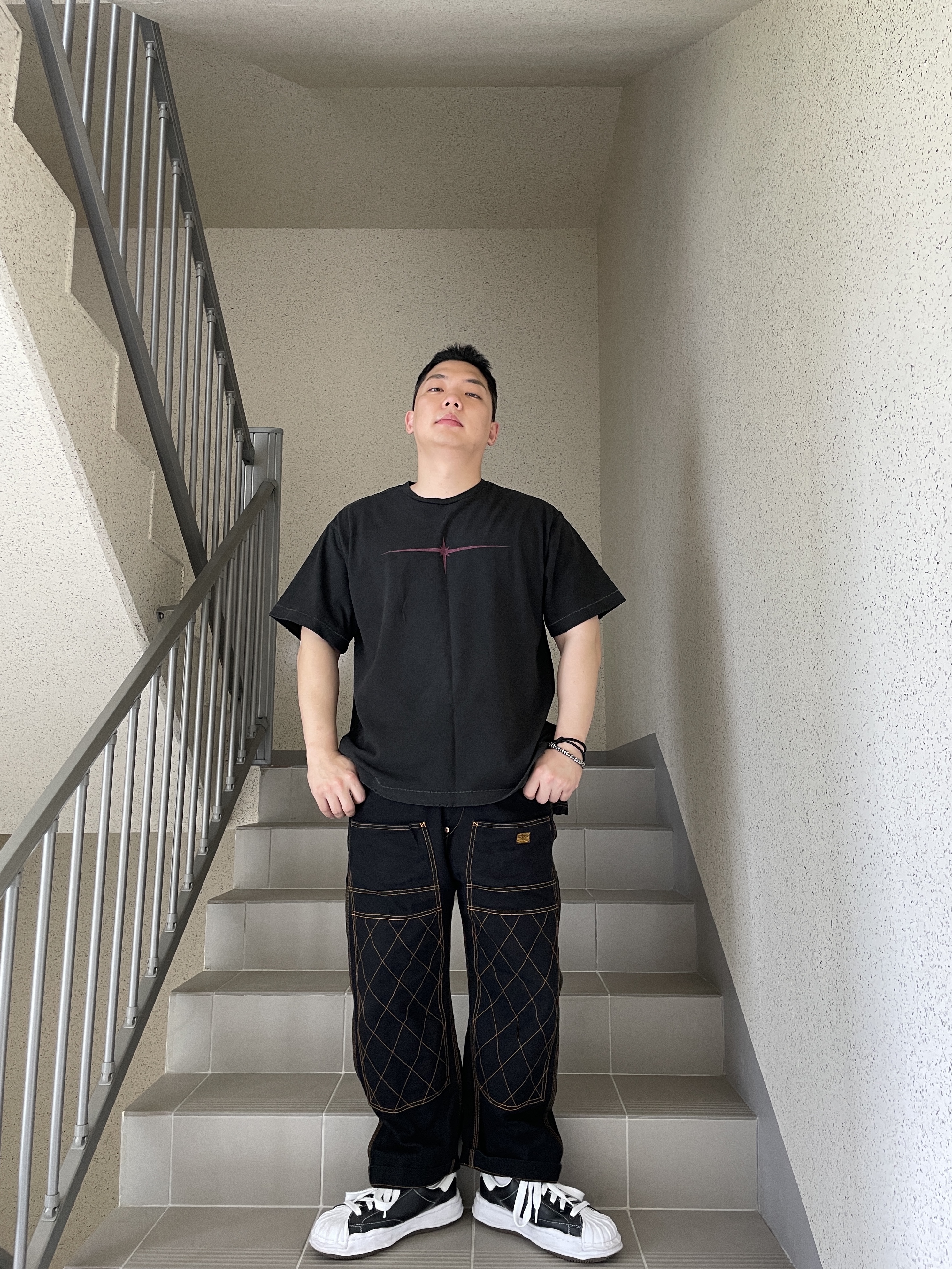 Maison Mihara Yasuhiro Blakey OG Sole Leather Low-top Sneakers Black 착용 스타일 - 3