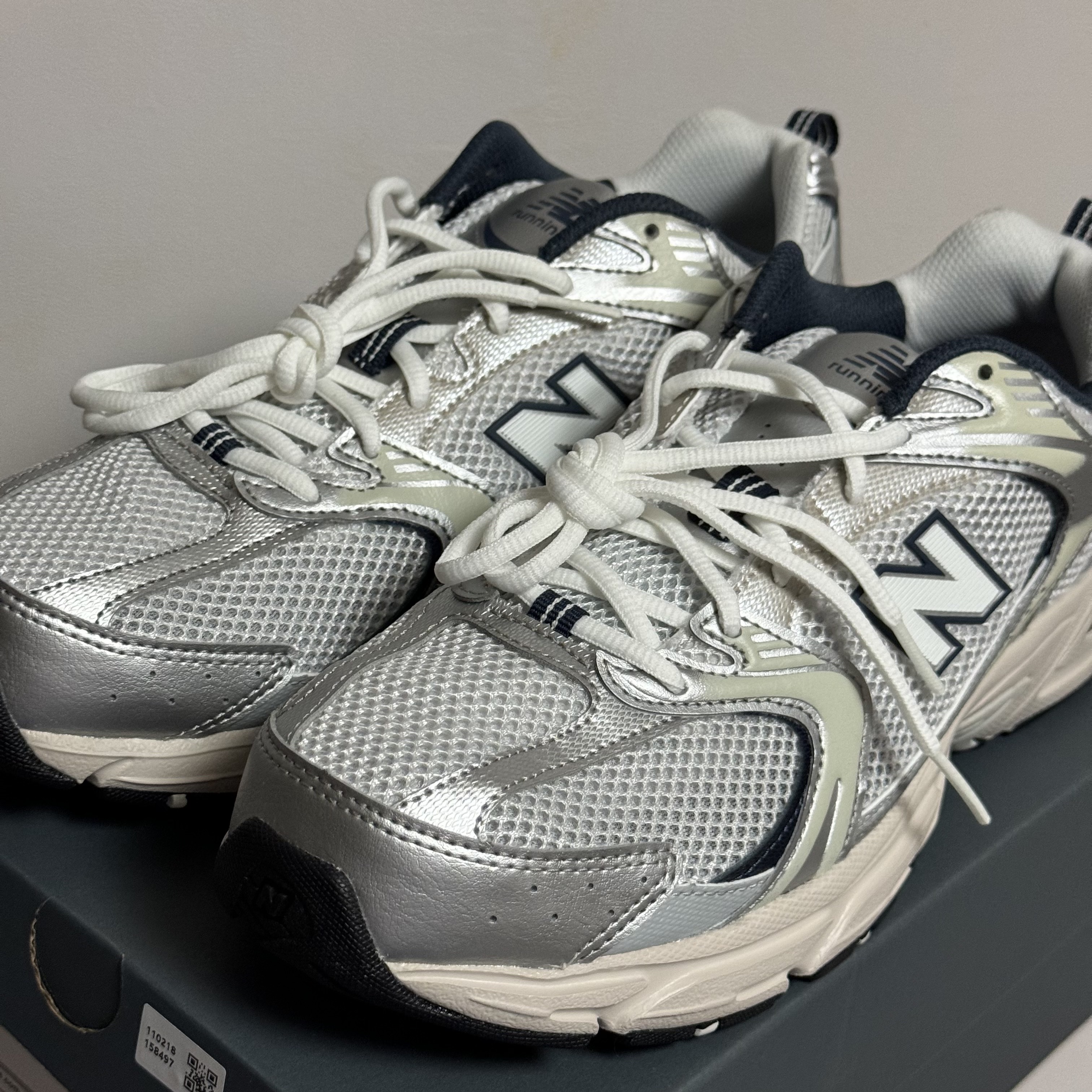 New Balance 530 Steel Grey 착용 스타일