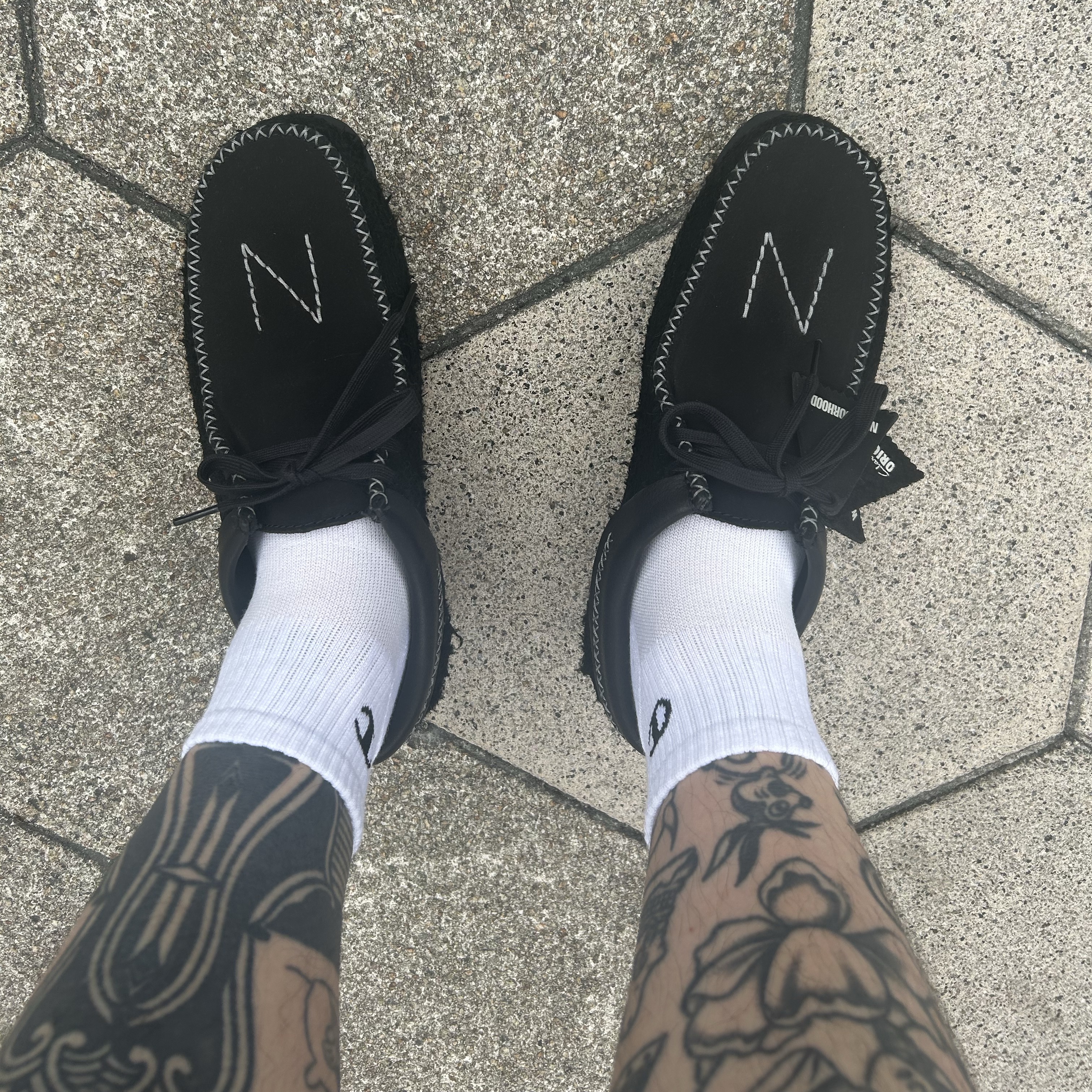Clarks x Neighborhood Wallabe Black 착용 스타일