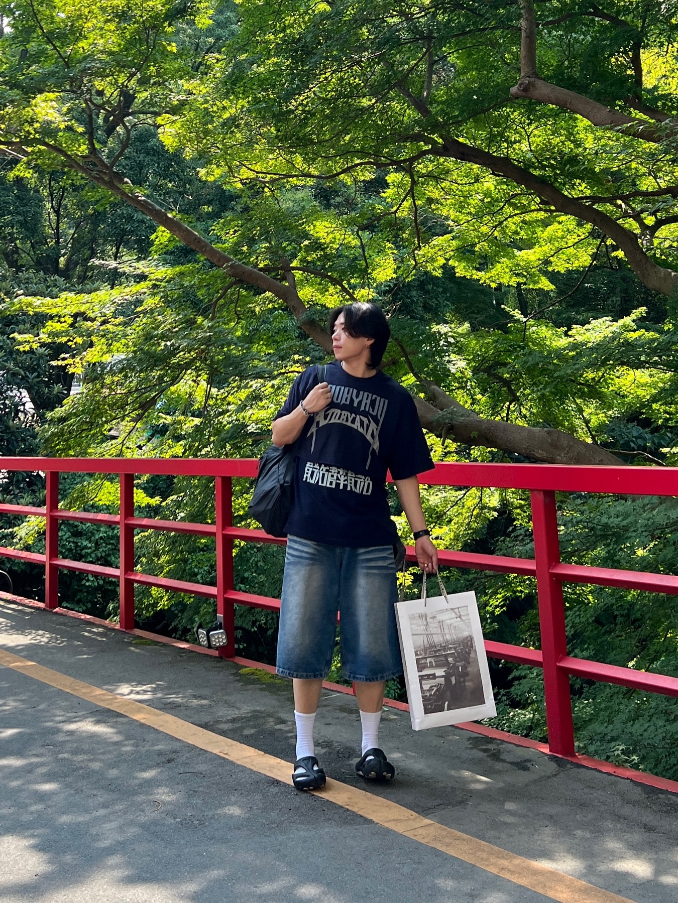 Ajobyajo PBA Arch Logo Washed Layered T-Shirt Navy 착용 스타일 - 1