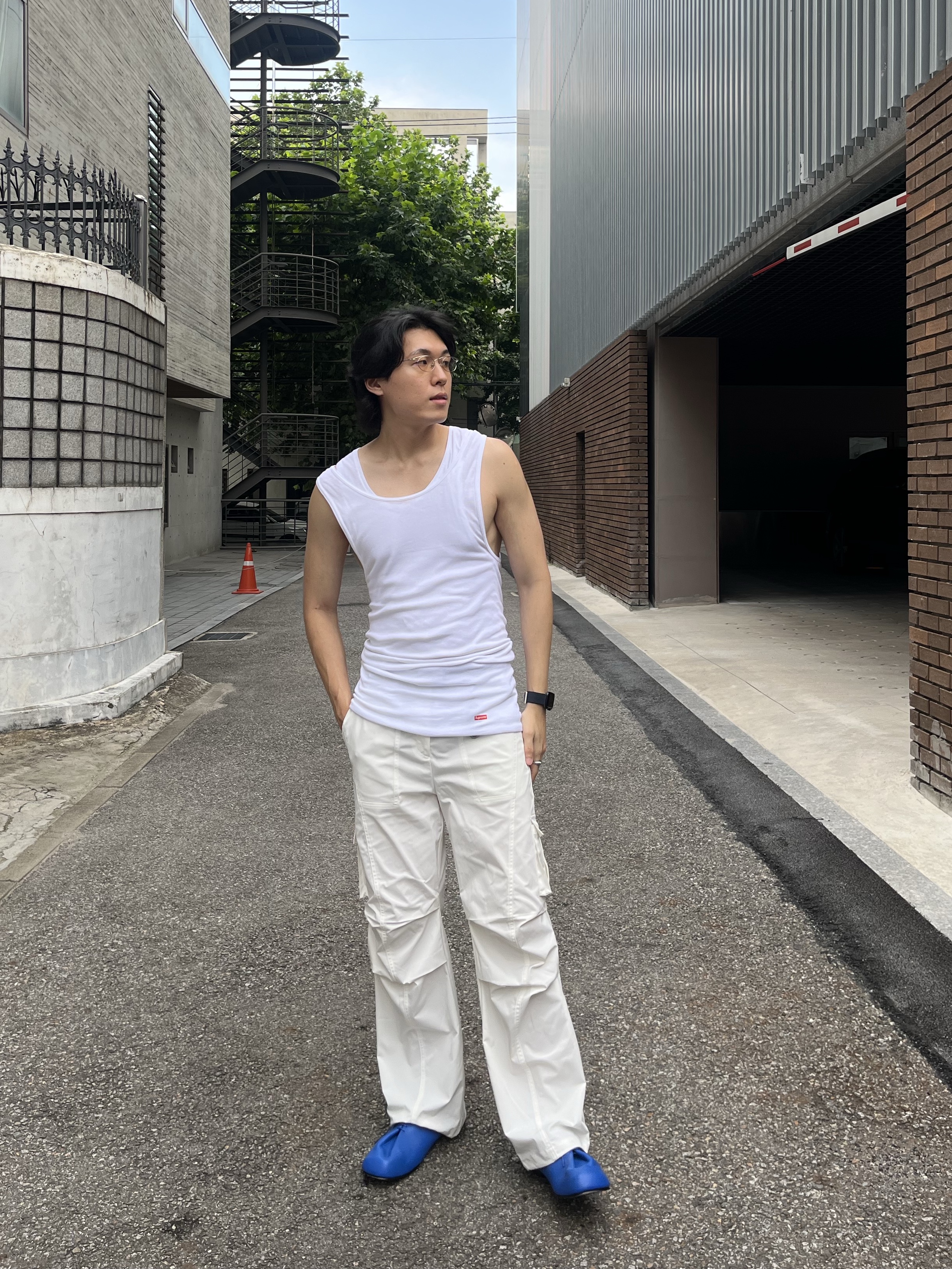 Supreme x MM6 Maison Margiela Hanes Tagless Tank Top White (1 Pack) - 24SS, Ader Error Standic Shoehorn Keyring Silver 착용 스타일 - 1