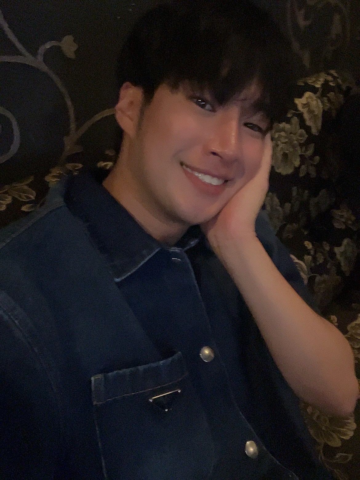 Prada Denim Shirt Navy 착용 스타일 - 1