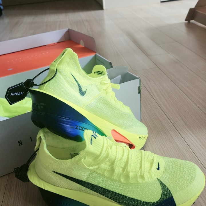 Nike Air Zoom Alphafly Next% 3 Volt 착용 스타일 - 1