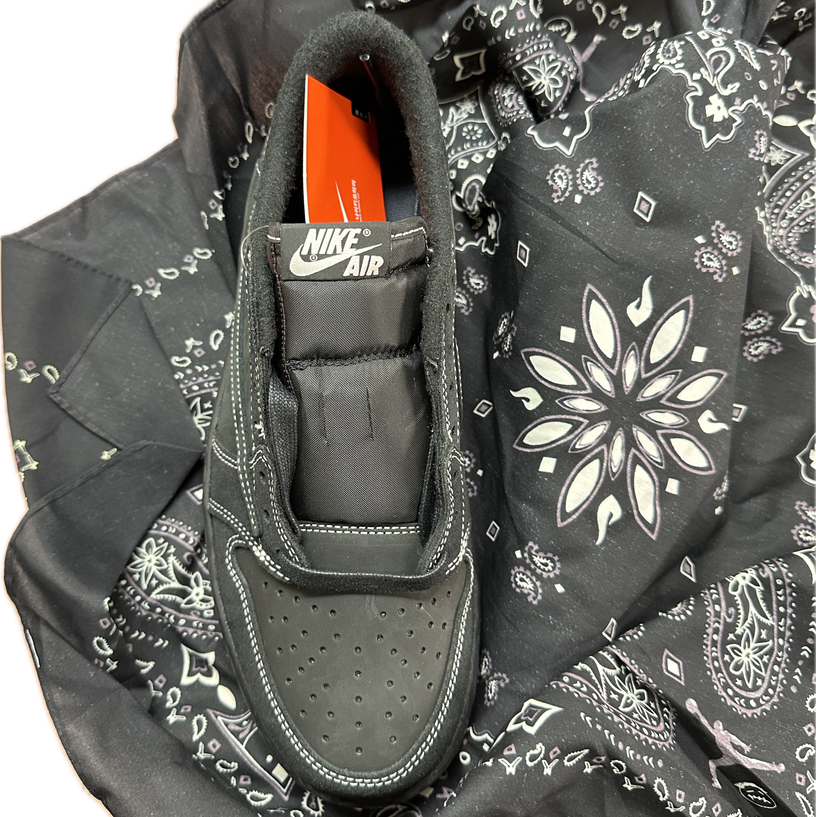 Jordan 1 x Travis Scott Retro Low OG SP Black Phantom 착용 스타일