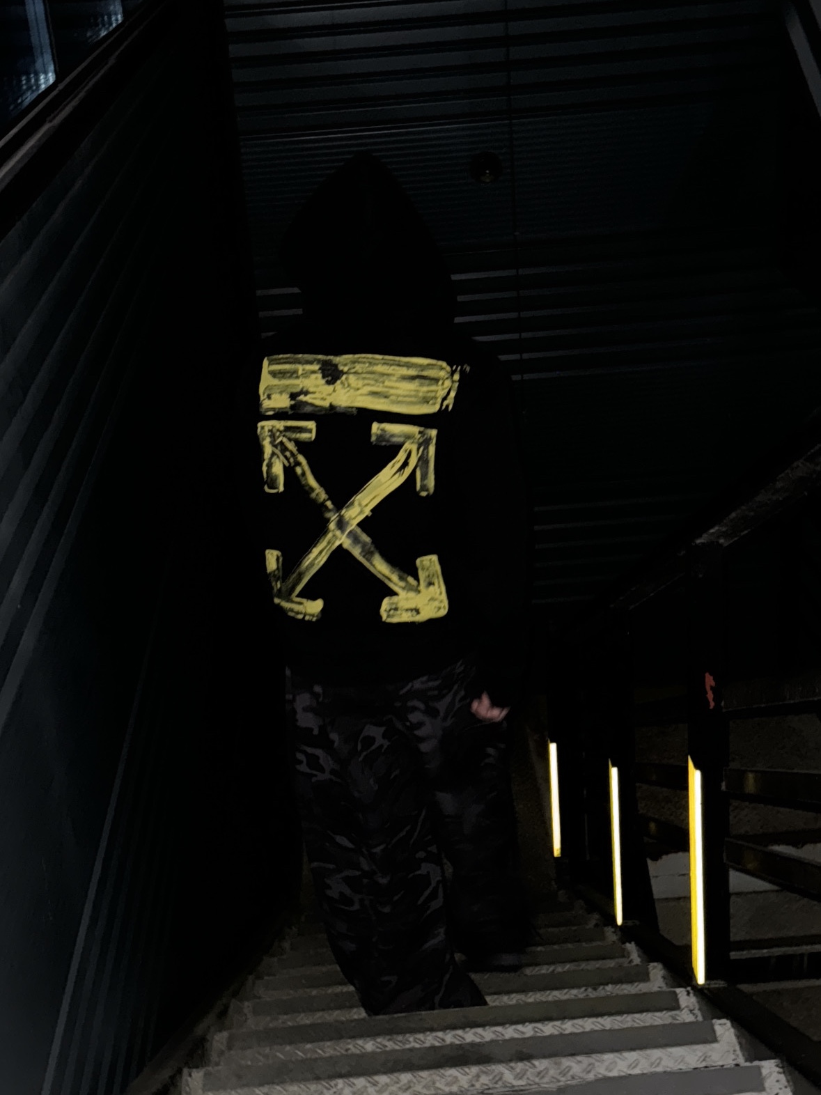 Undermycar Mu.53 Anti Fxxking Logo Play Big Cargo Rip-Camo Pants Camo Gray 착용 스타일 - 1
