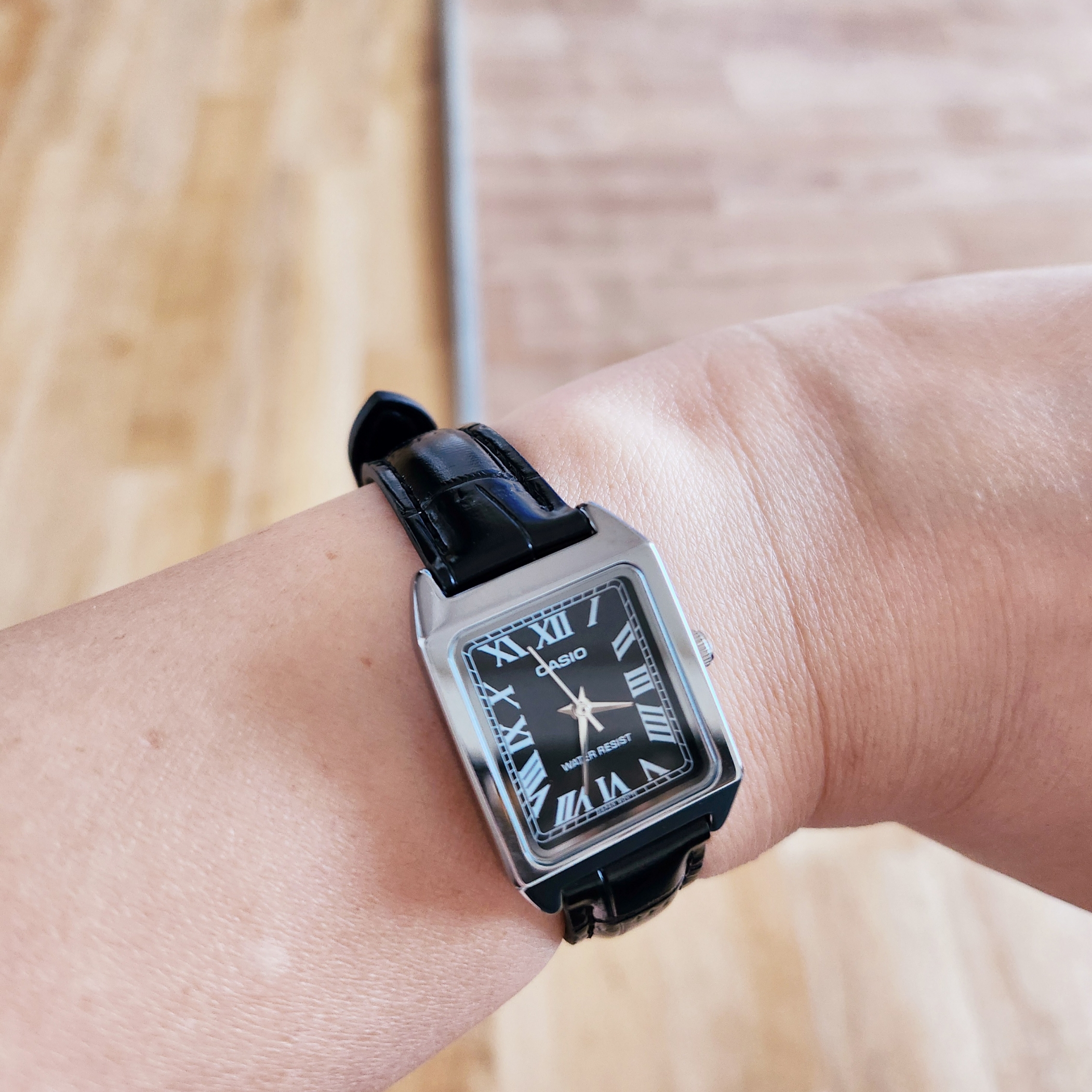 Casio LTP-V007L-1B 착용 스타일