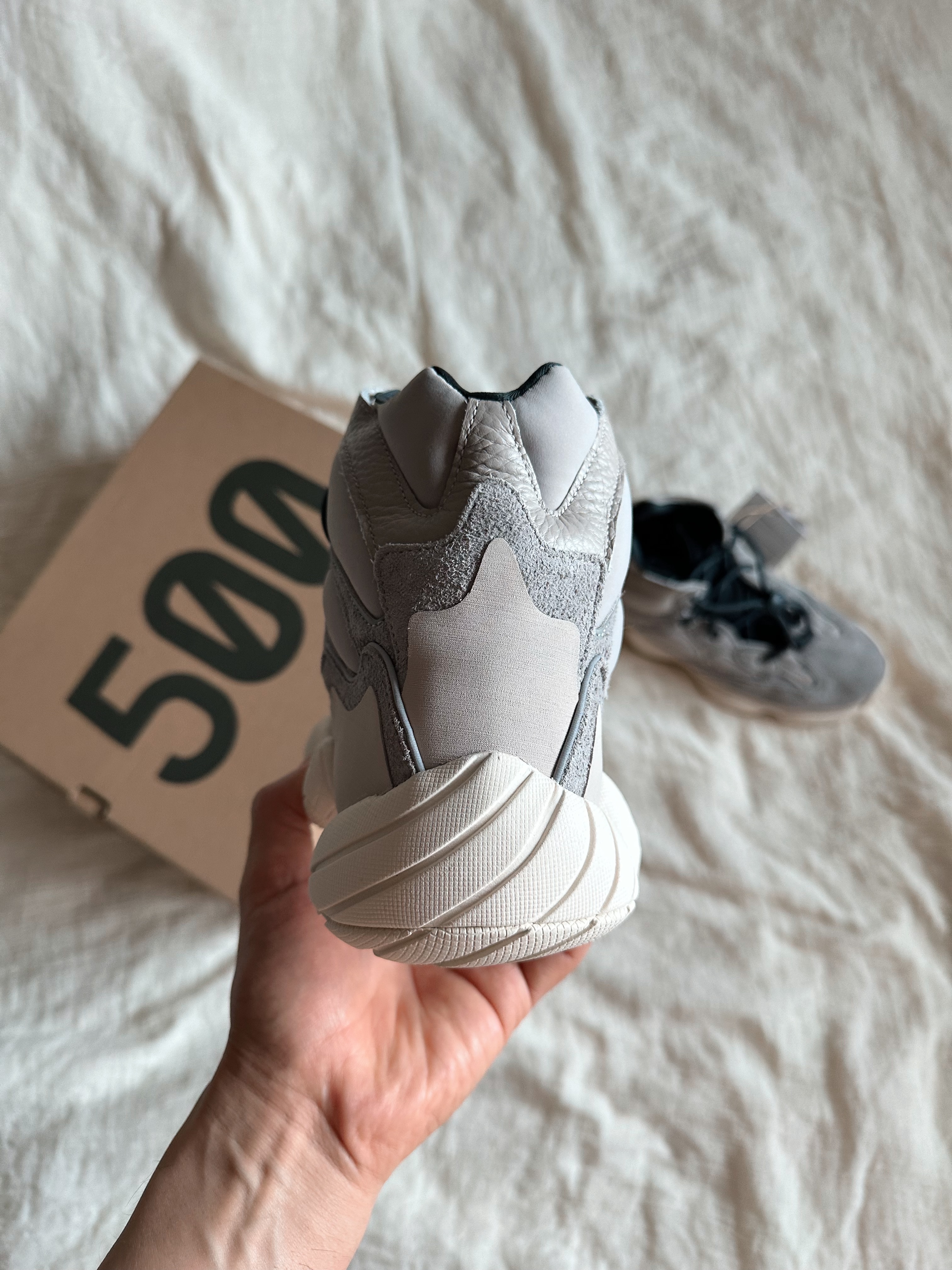 Adidas Yeezy 500 High Mist Stone 착용 스타일 - 4