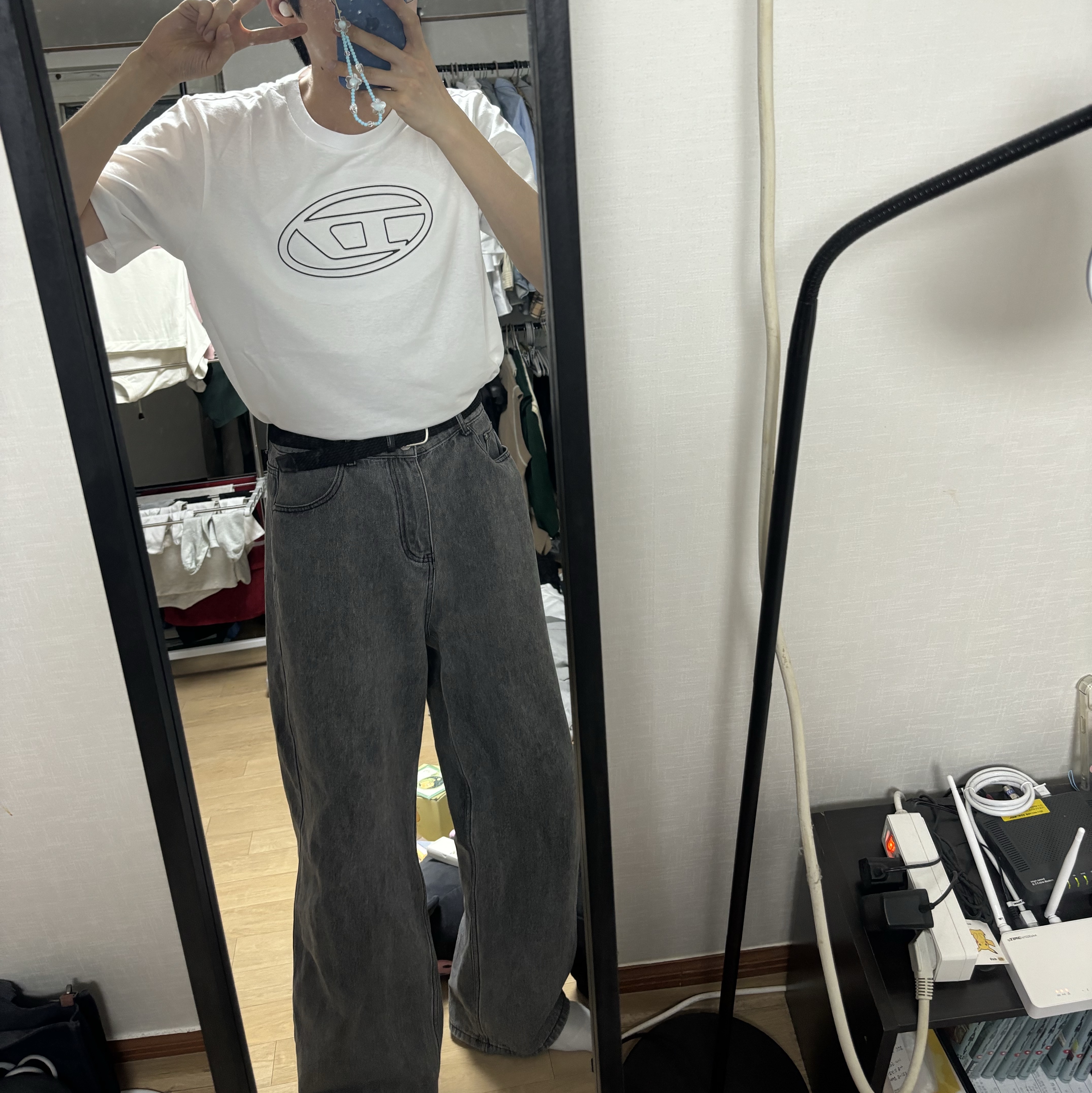 Diesel T-Just-Bigoval Vintage Cotton Jersey T-Shirt White 착용 스타일