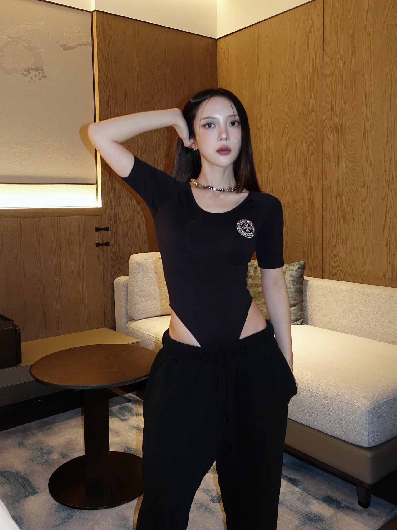 Punch Drunk Parties Logo Athletic Bodysuit Black 착용 스타일 - 2