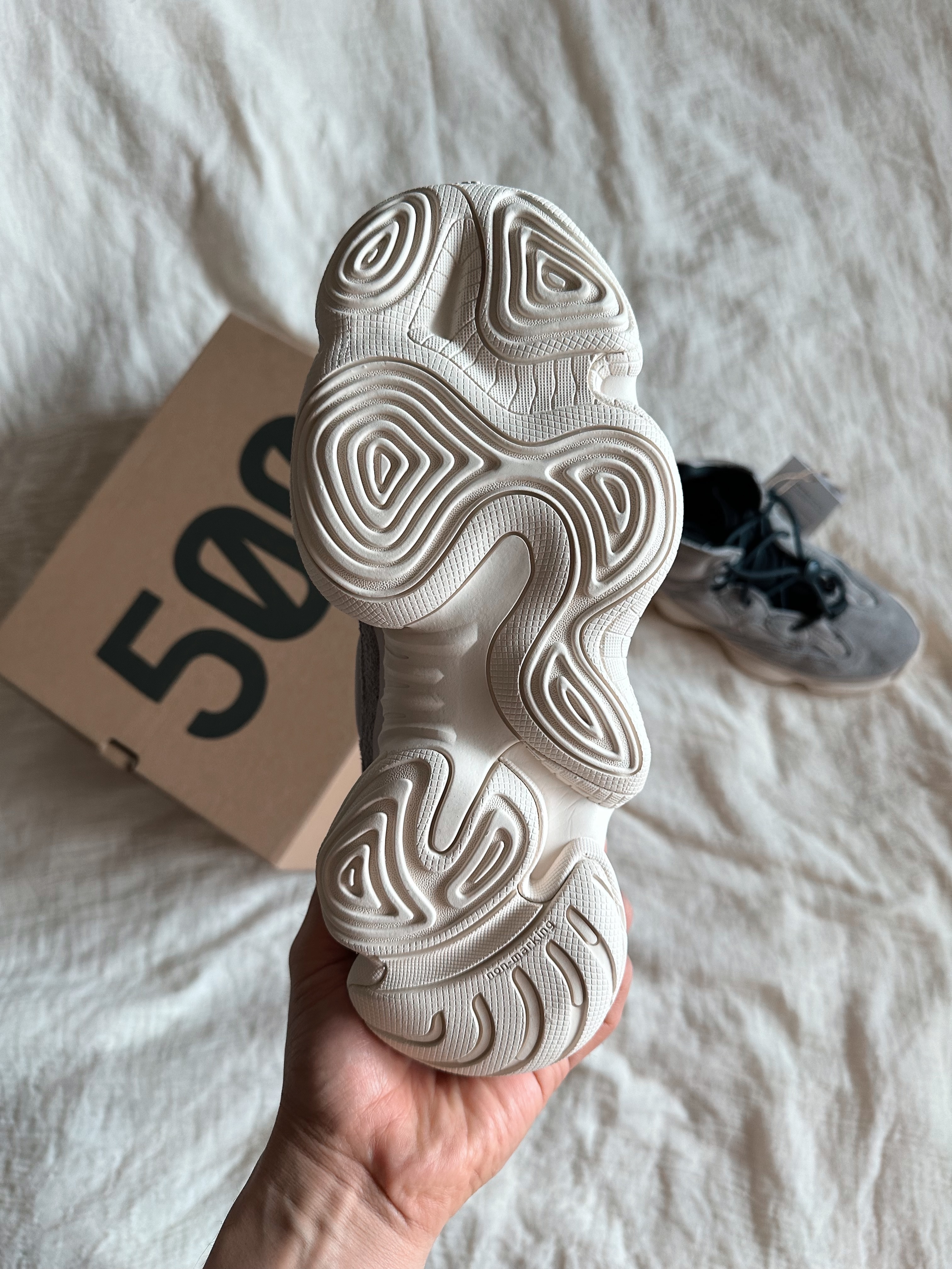 Adidas Yeezy 500 High Mist Stone 착용 스타일 - 5