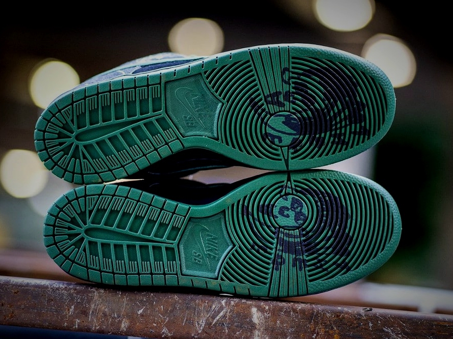 Nike x There SB Dunk Low Pro Anthracite and Gorge Green 착용 스타일