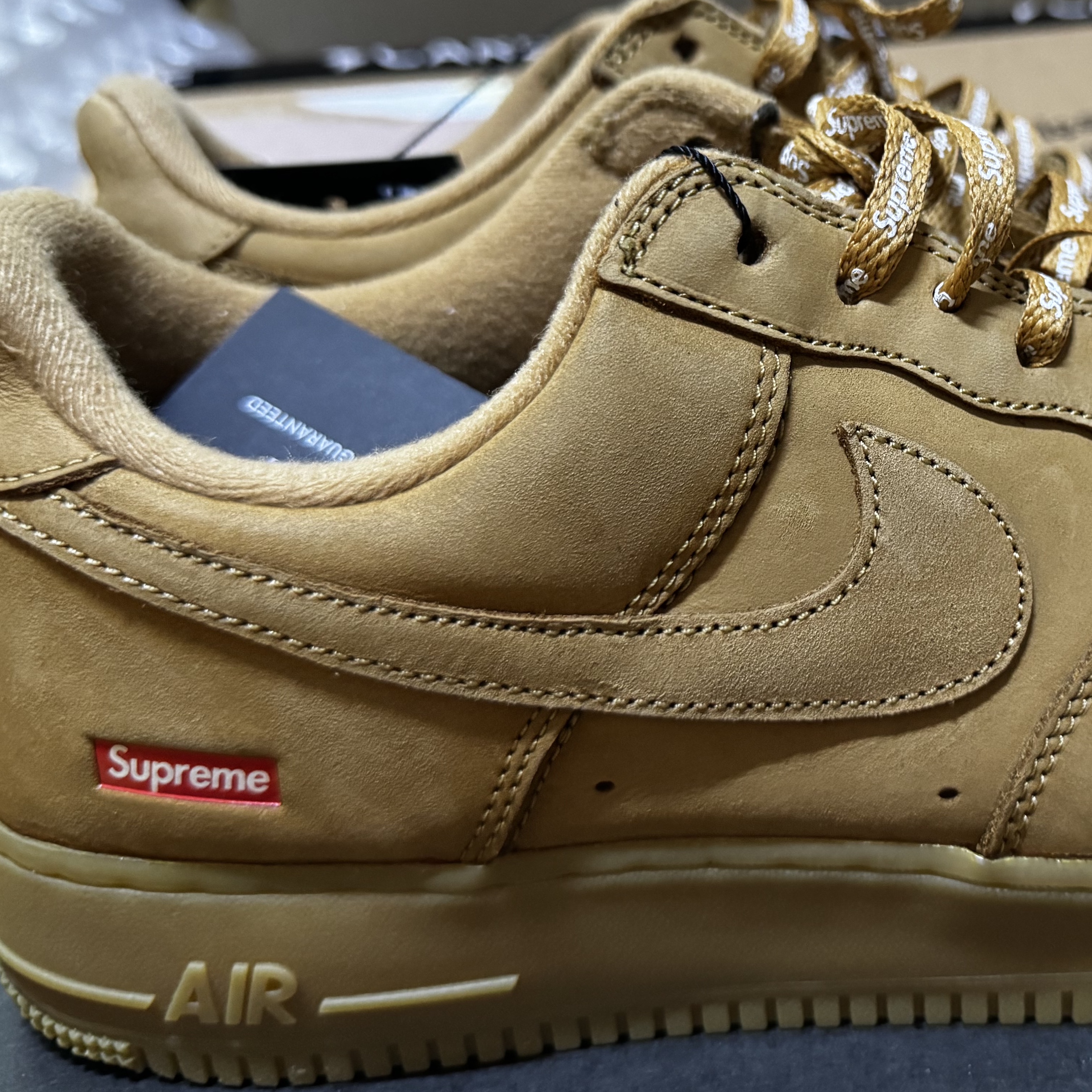 Nike x Supreme Air Force 1 Low Flax 착용 스타일