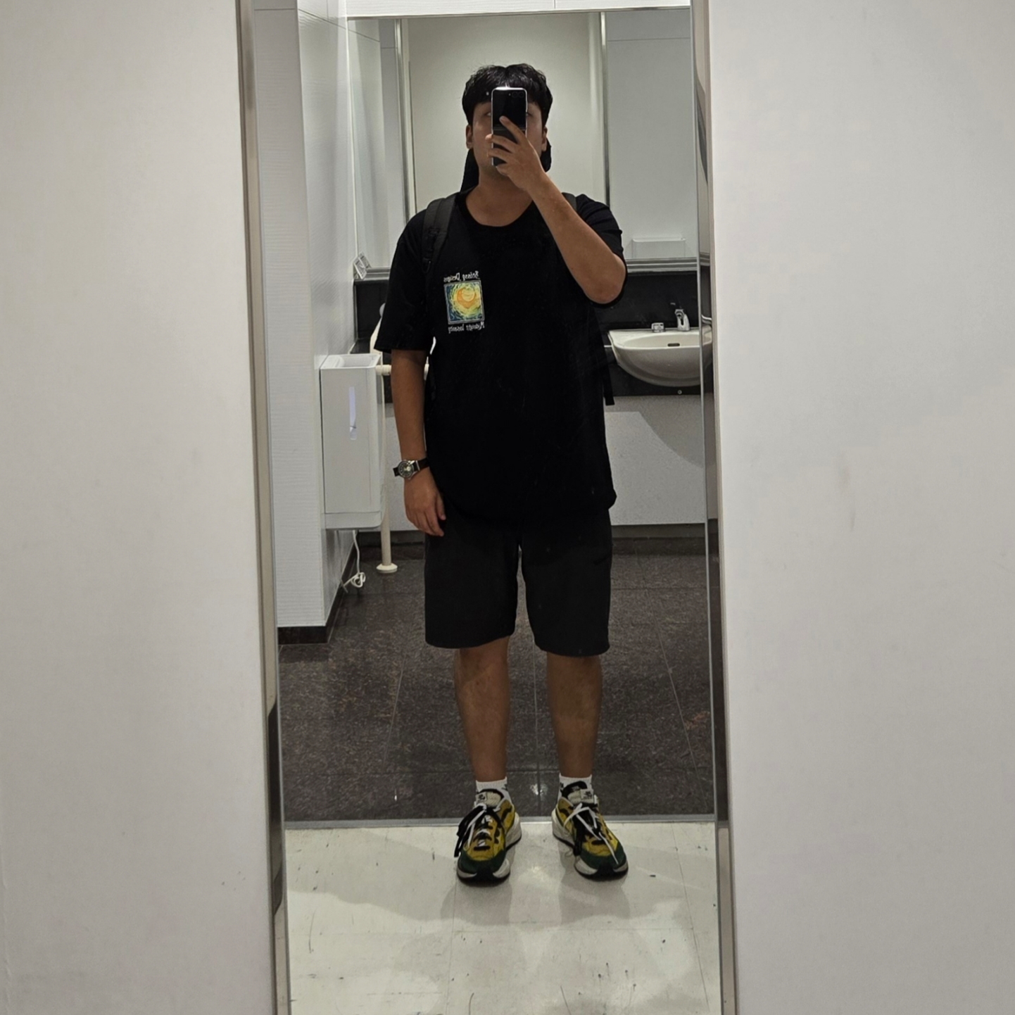 Nike x Sacai VaporWaffle Tour Yellow & Gorge Green Sail, Stussy Midnight Insanity T-Shirt Black 착용 스타일