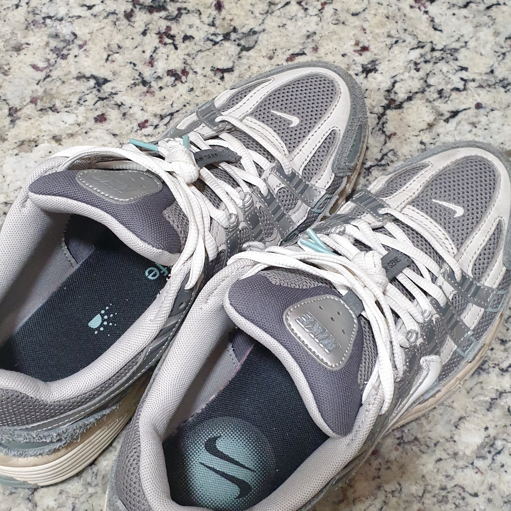 Nike P-6000 Flat Pewter Light Iron Ore 착용 스타일