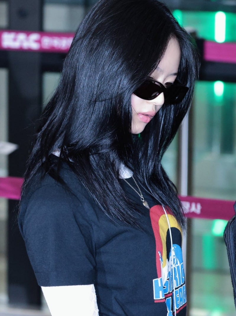 Palace Mesh Team Jersey Grey - 24SS, Chanel Classic Card Holder Grained Calfskin & Silver Black 착용 스타일 - 3