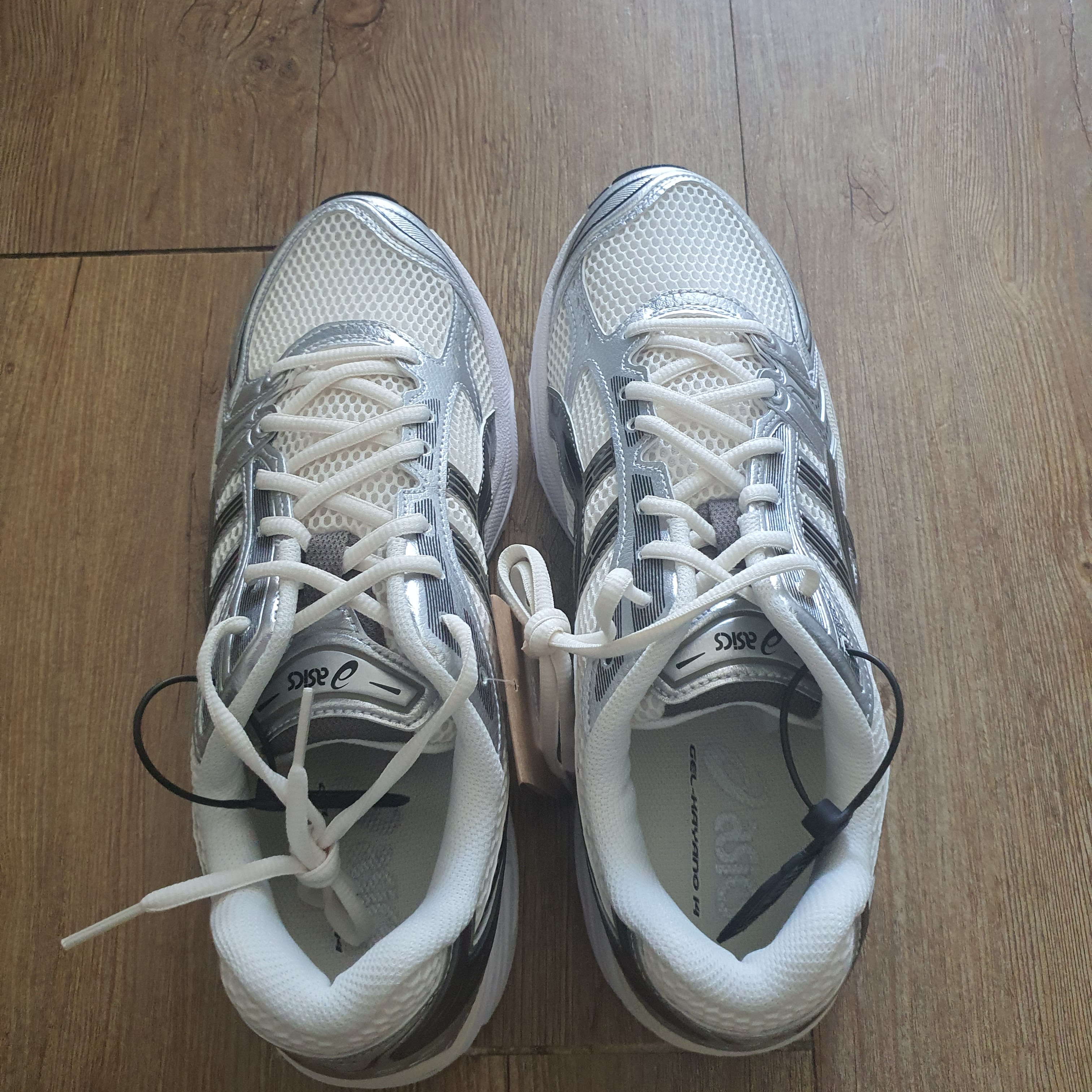 Asics Gel-Kayano 14 Cream Black 착용 스타일 - 2