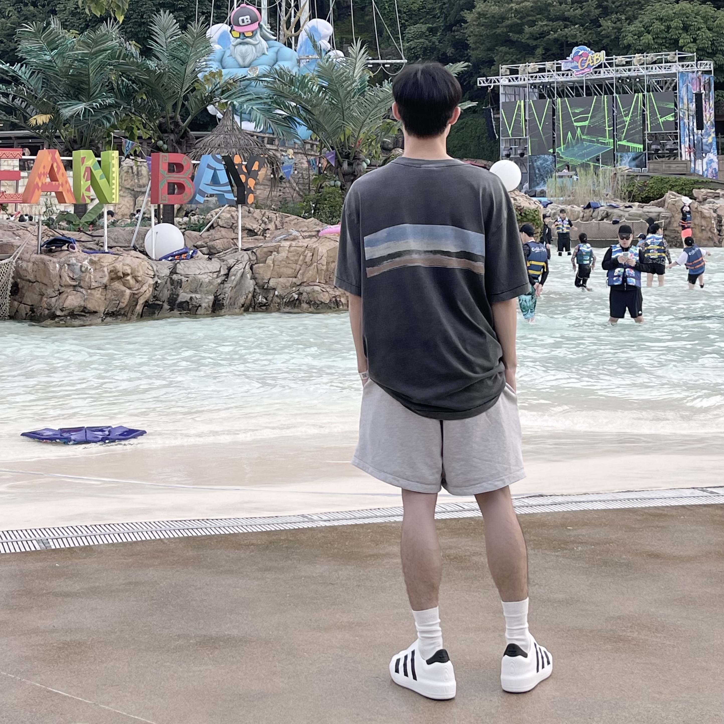 Adidas Adifom Superstar Core White, Saint Mxxxxxx Sky T-Shirt Black - 23AW 착용 스타일 - 1