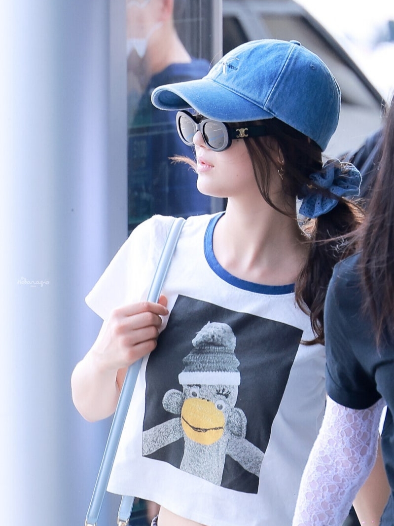 Palace Mesh Team Jersey Grey - 24SS, Chanel Classic Card Holder Grained Calfskin & Silver Black 착용 스타일 - 5