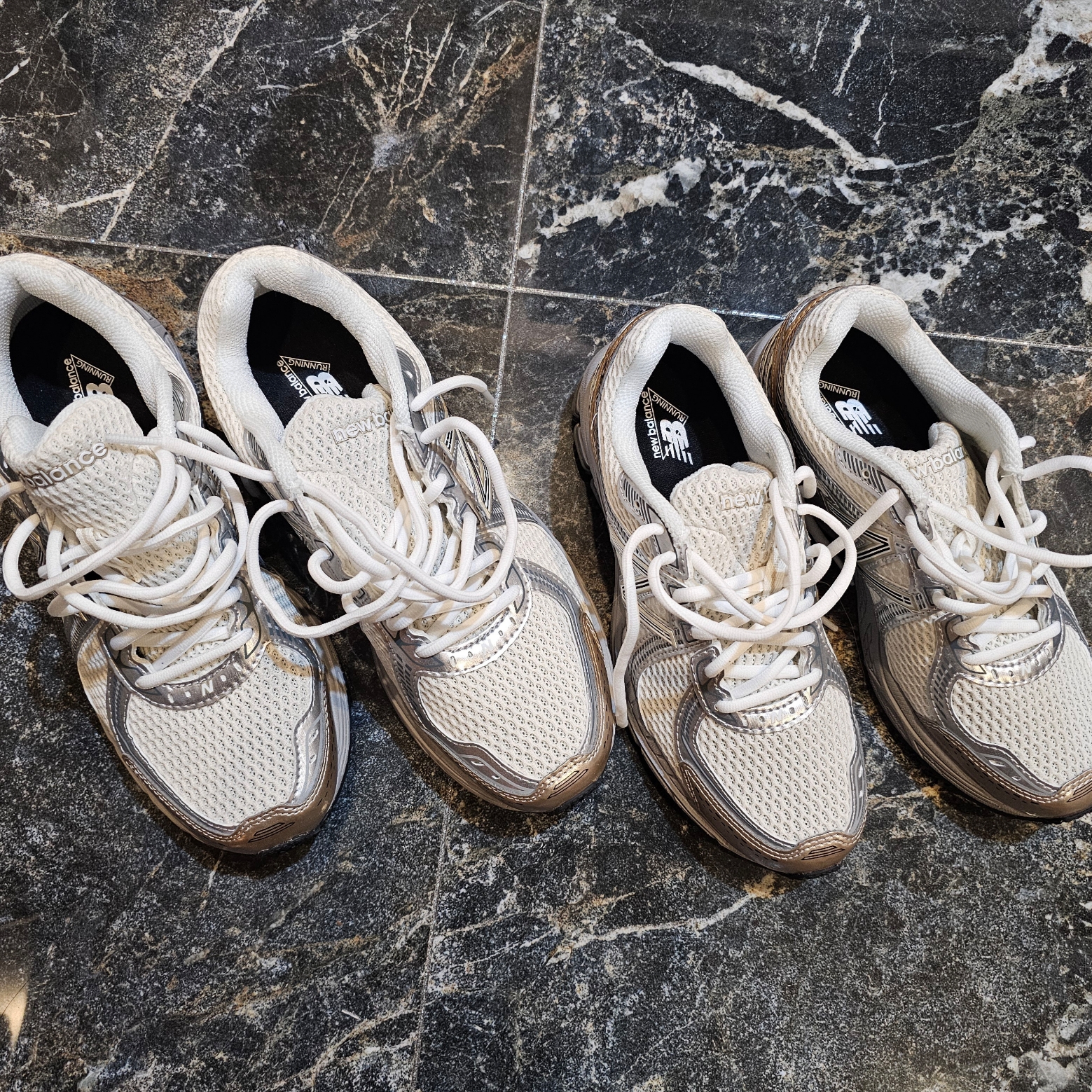 New Balance 860v2 Sea Salt Gold Metallic 착용 스타일