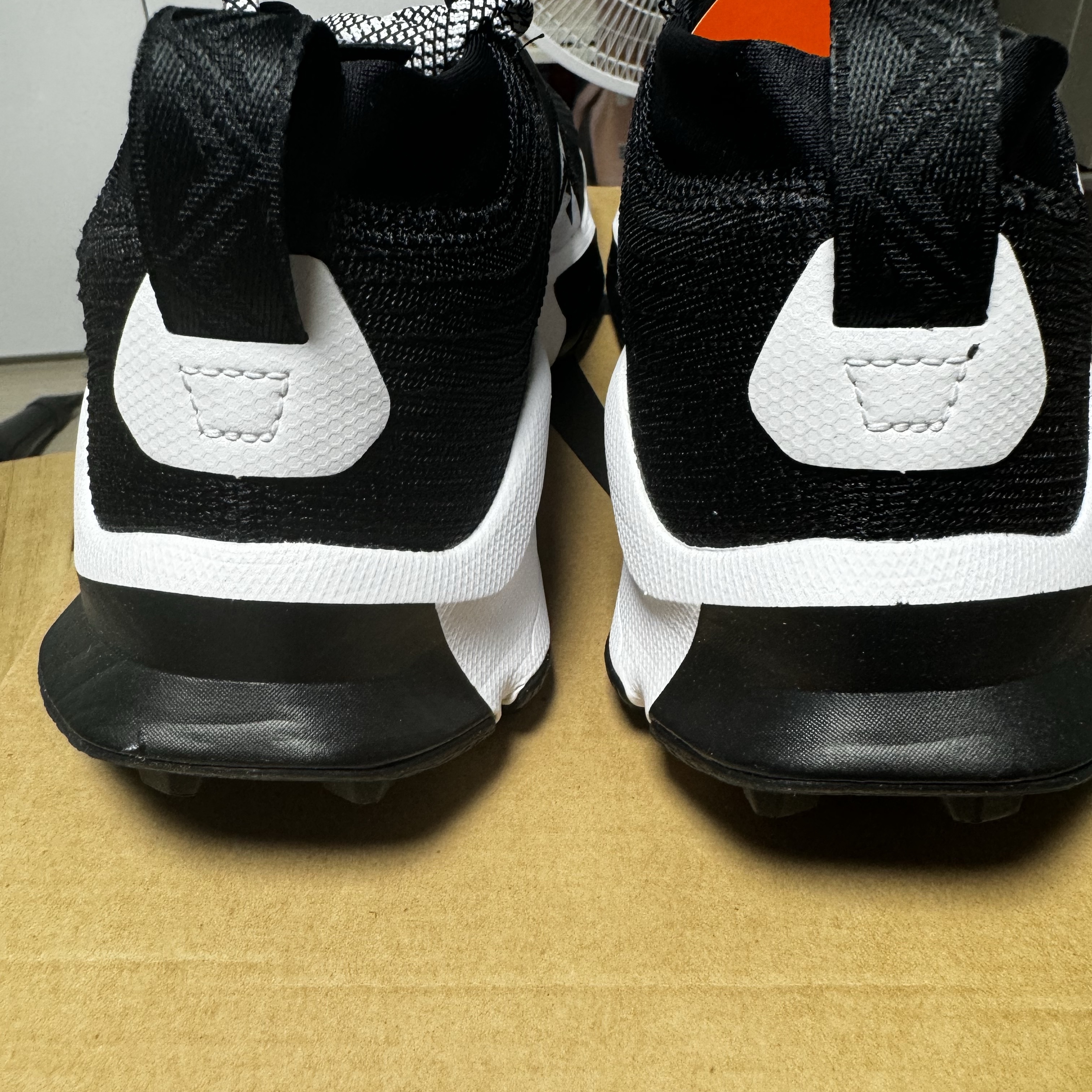 Nike ZoomX Zegama Trail Deep Black White 착용 스타일 - 4