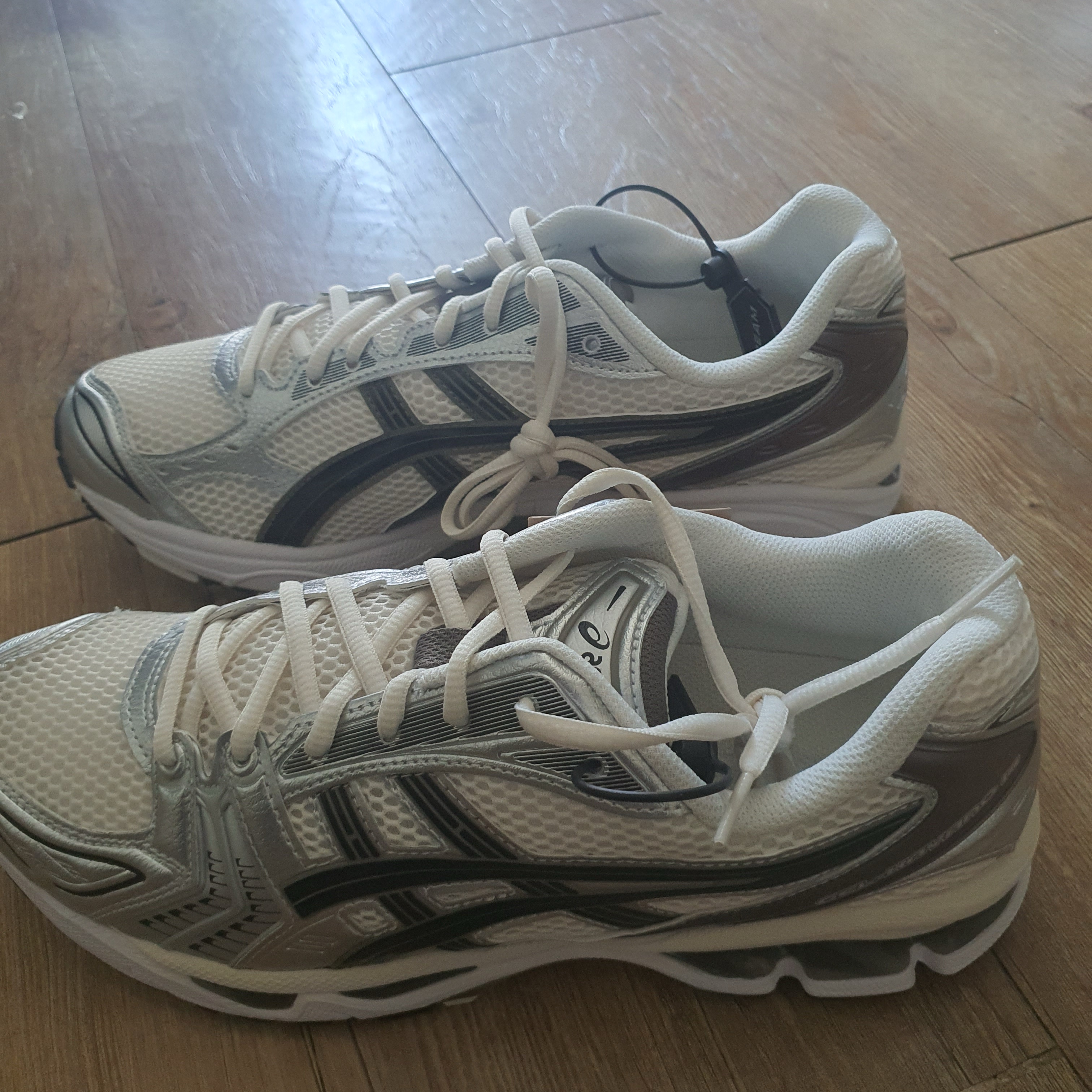 Asics Gel-Kayano 14 Cream Black 착용 스타일 - 1