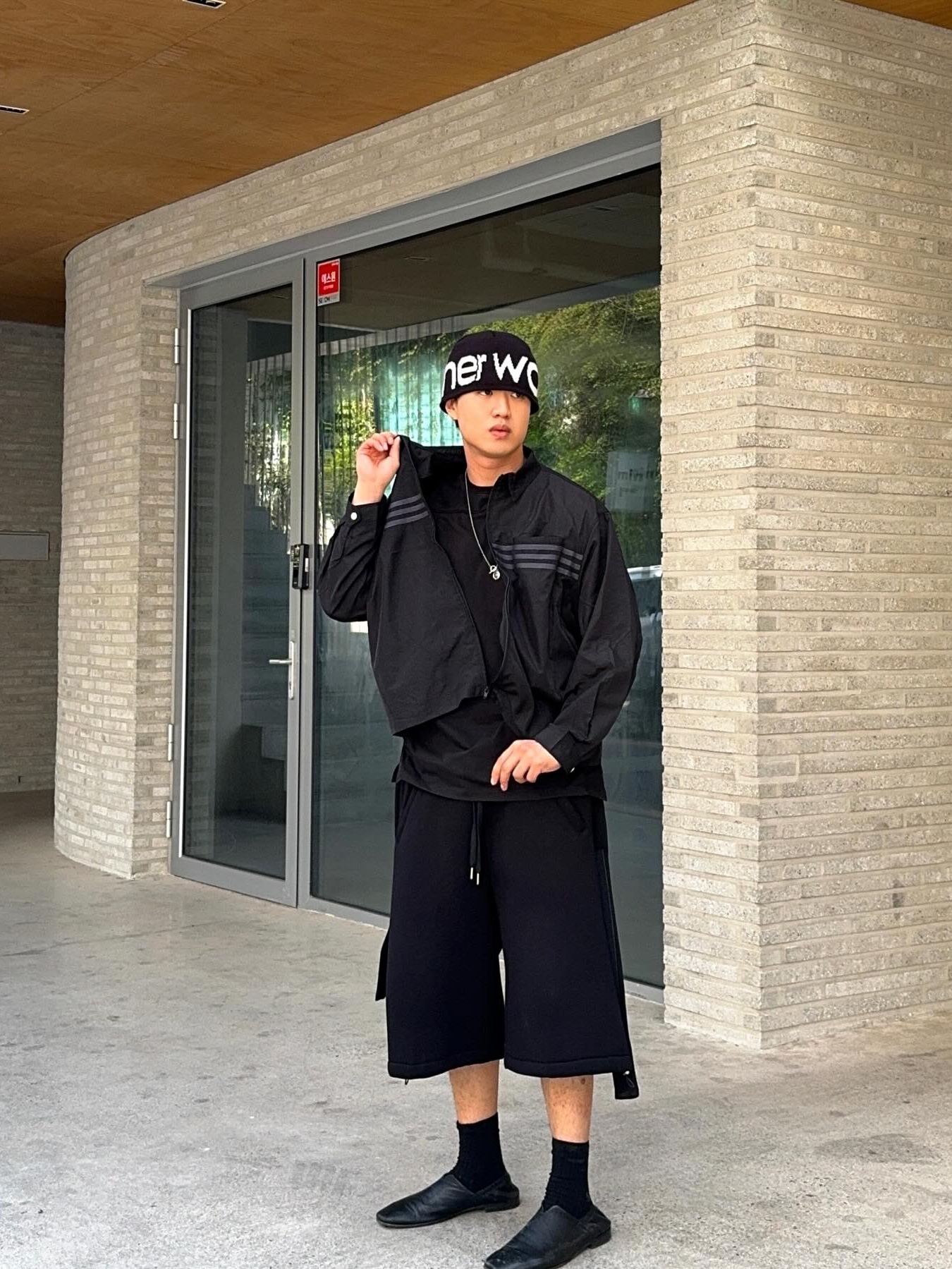 Netherworld Fish Eye Beanie Black 착용 스타일 - 2