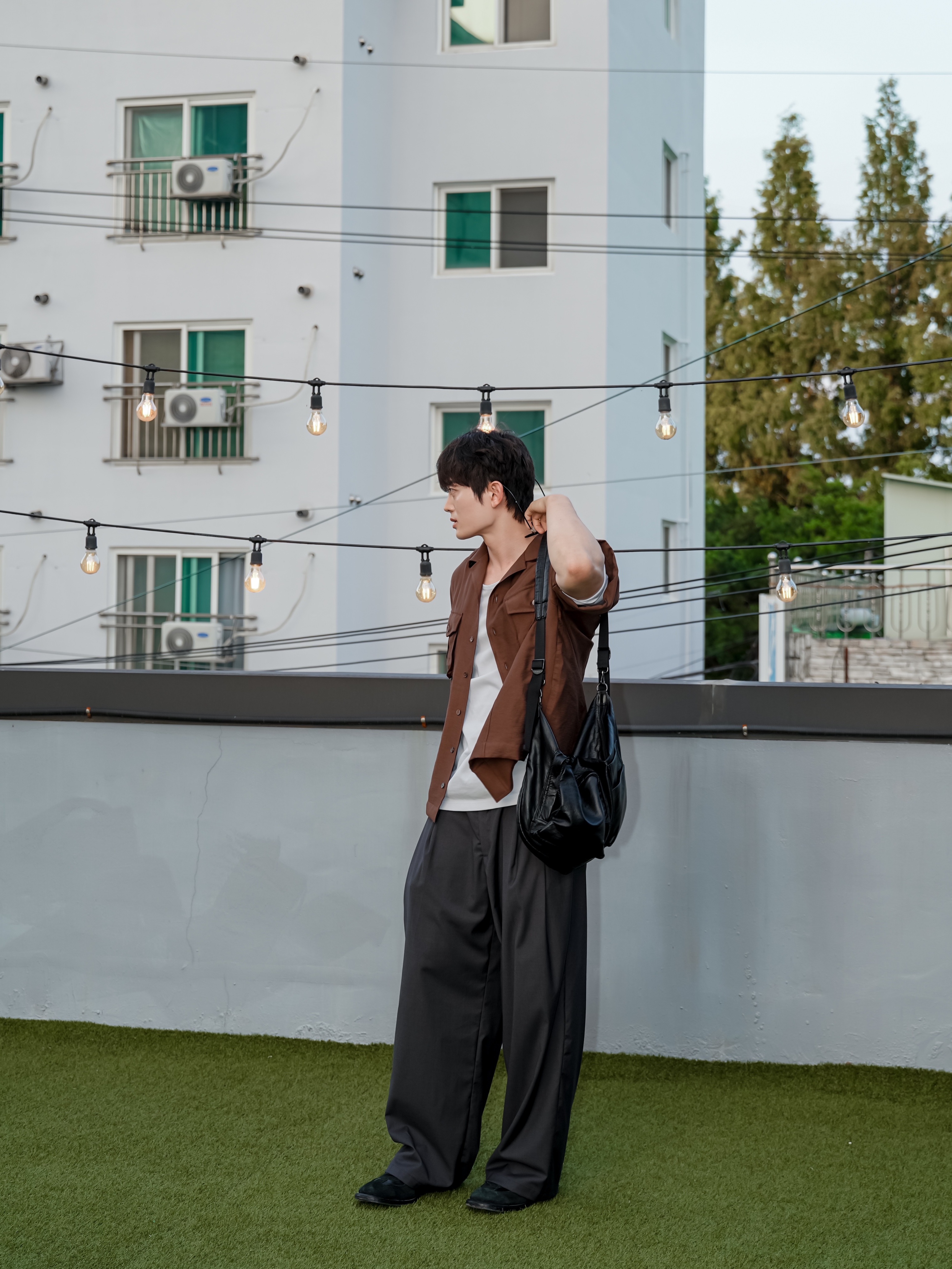 Nocle Knox Pocket Half Shirts Brown 착용 스타일 - 1